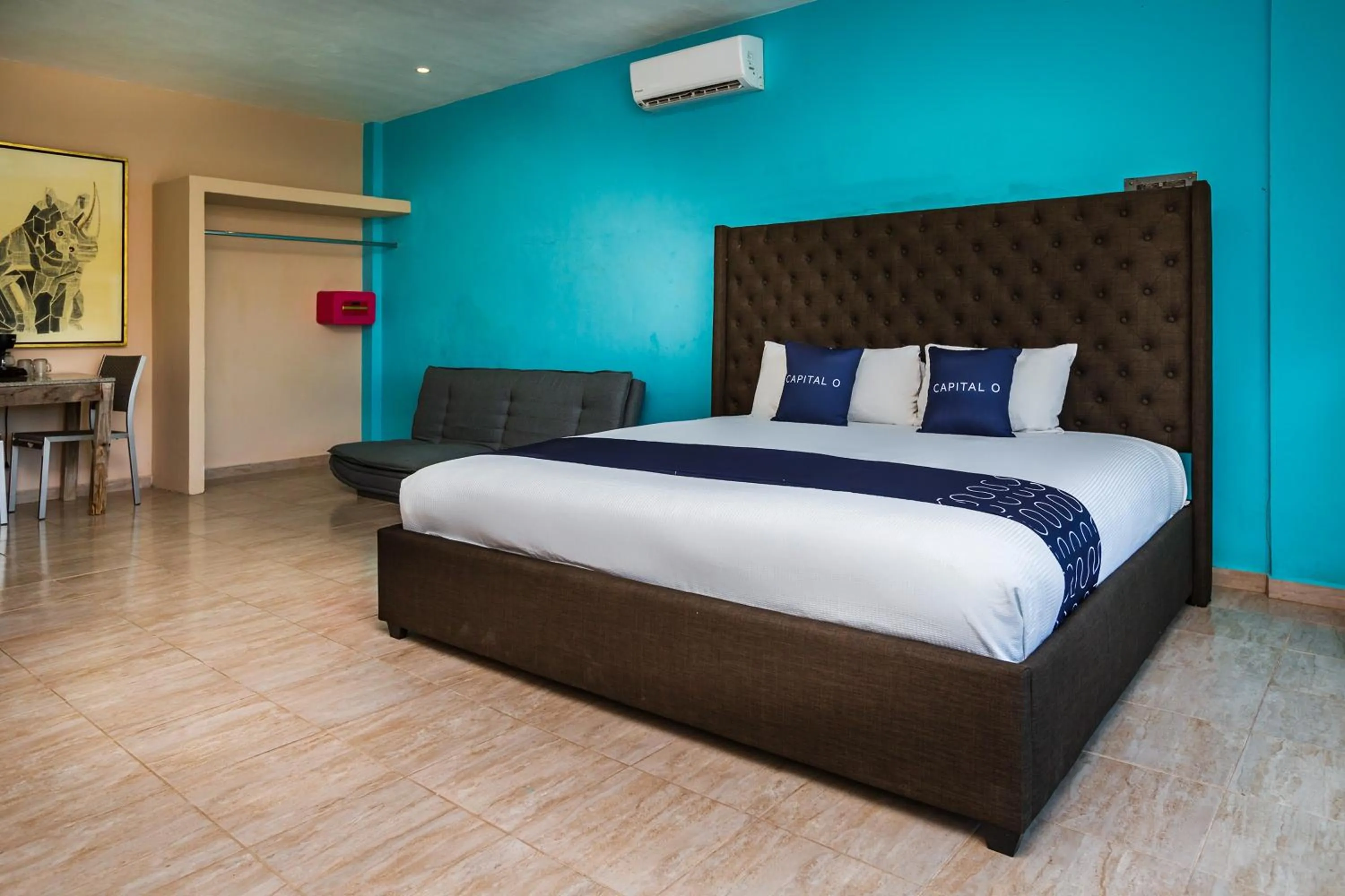 Bedroom, Bed in Capital O Cancun International Airport 24 7