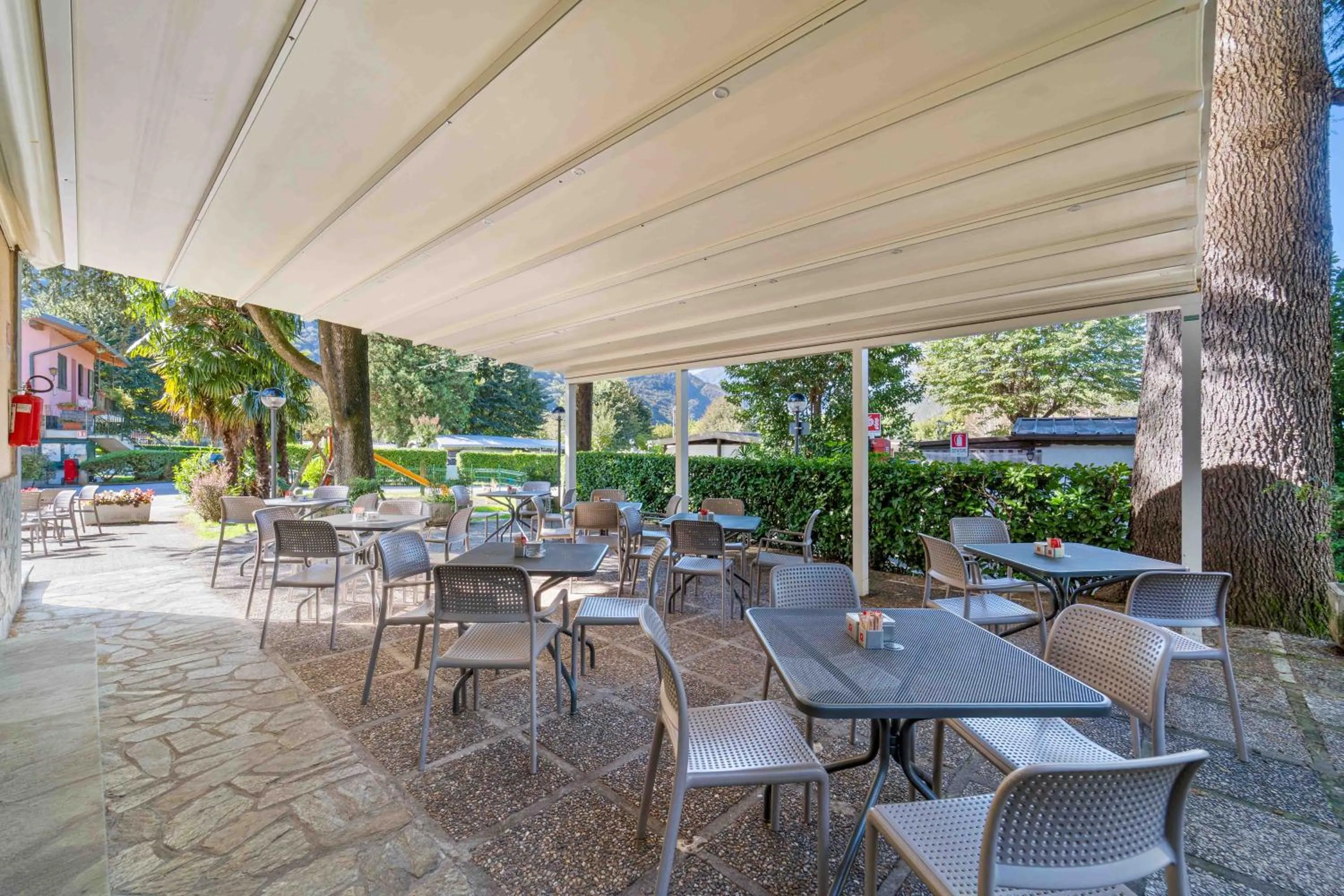 Restaurant/places to eat in Green Village Accommodations