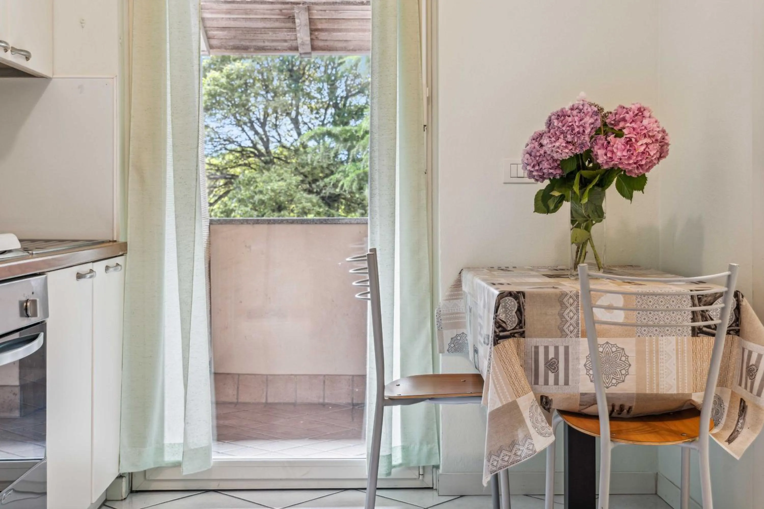 Kitchen or kitchenette in Green Village Accommodations