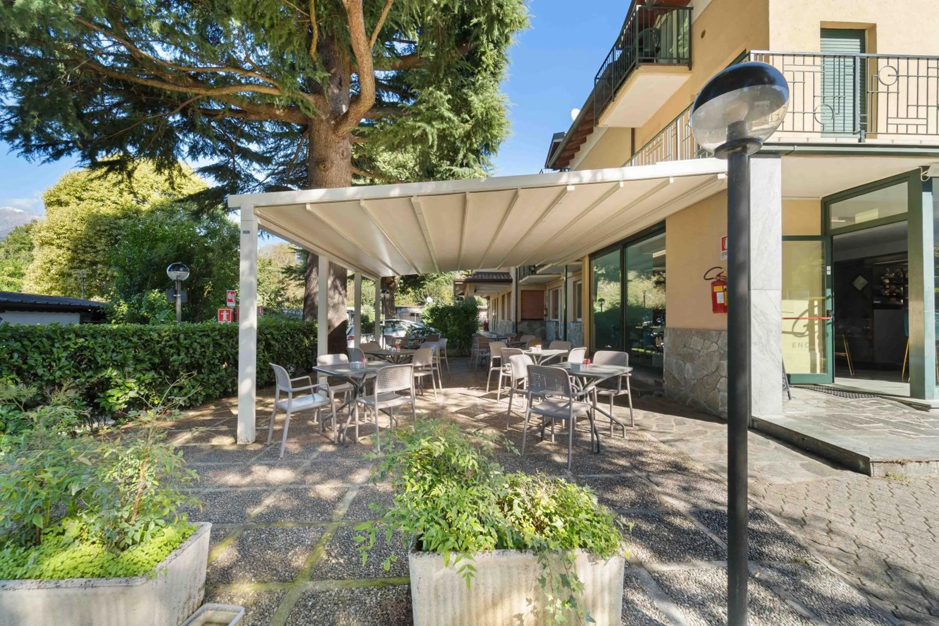 Restaurant/places to eat in Green Village Accommodations