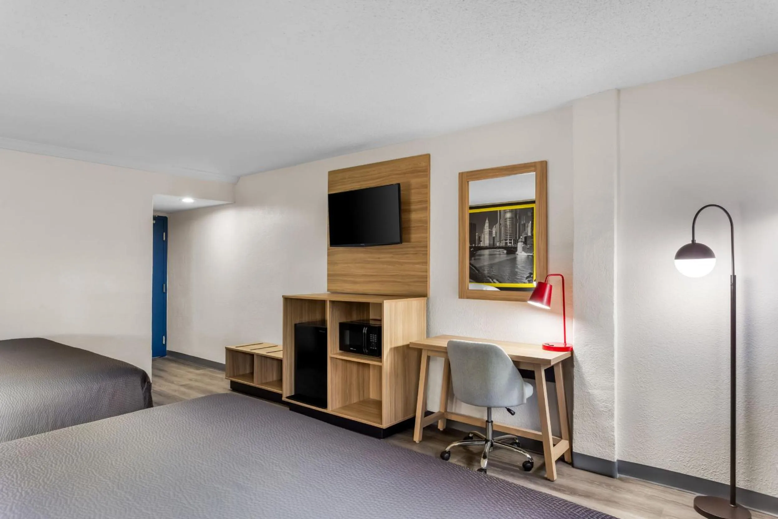 Bedroom, Bed in Super 8 by Wyndham Chicago IL