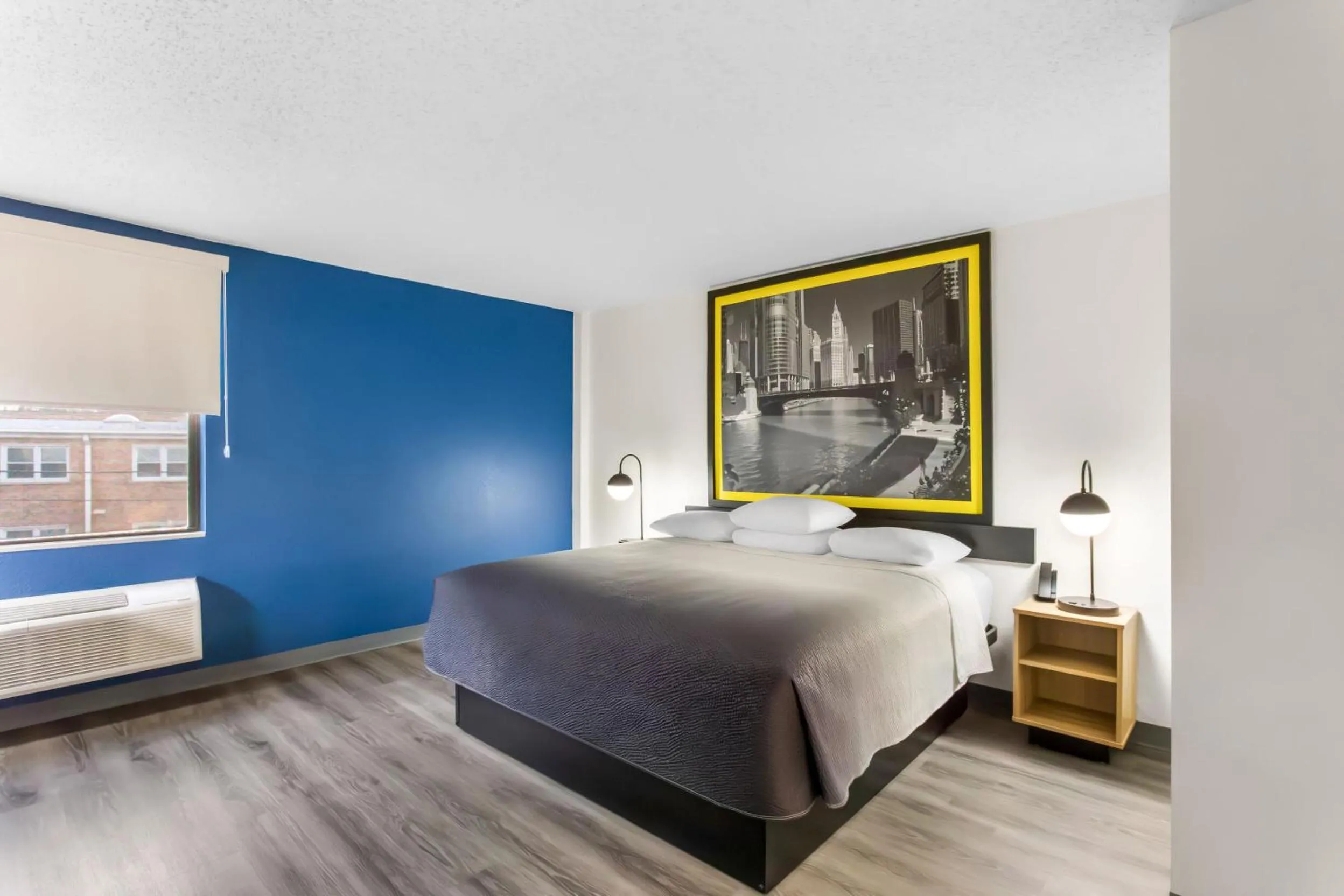 Bedroom, Bed in Super 8 by Wyndham Chicago IL
