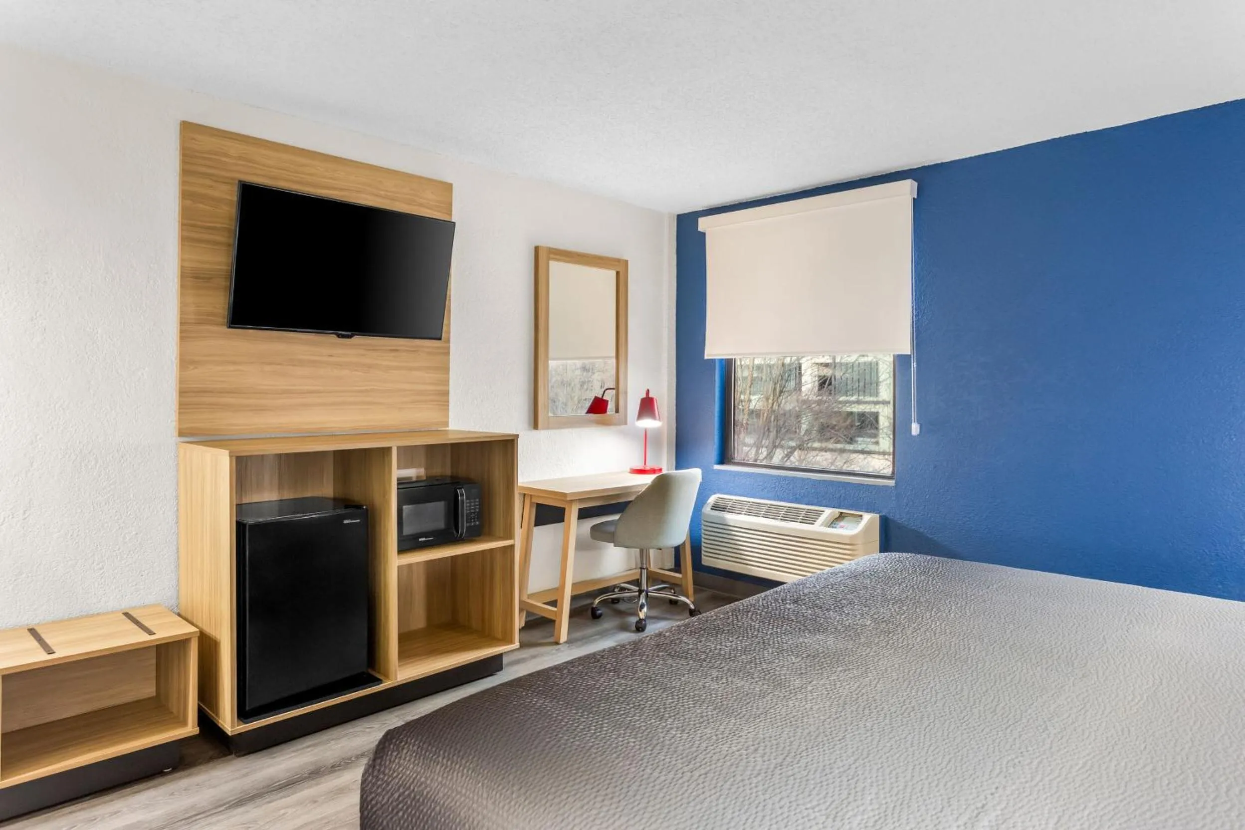 Bedroom, Bed in Super 8 by Wyndham Chicago IL