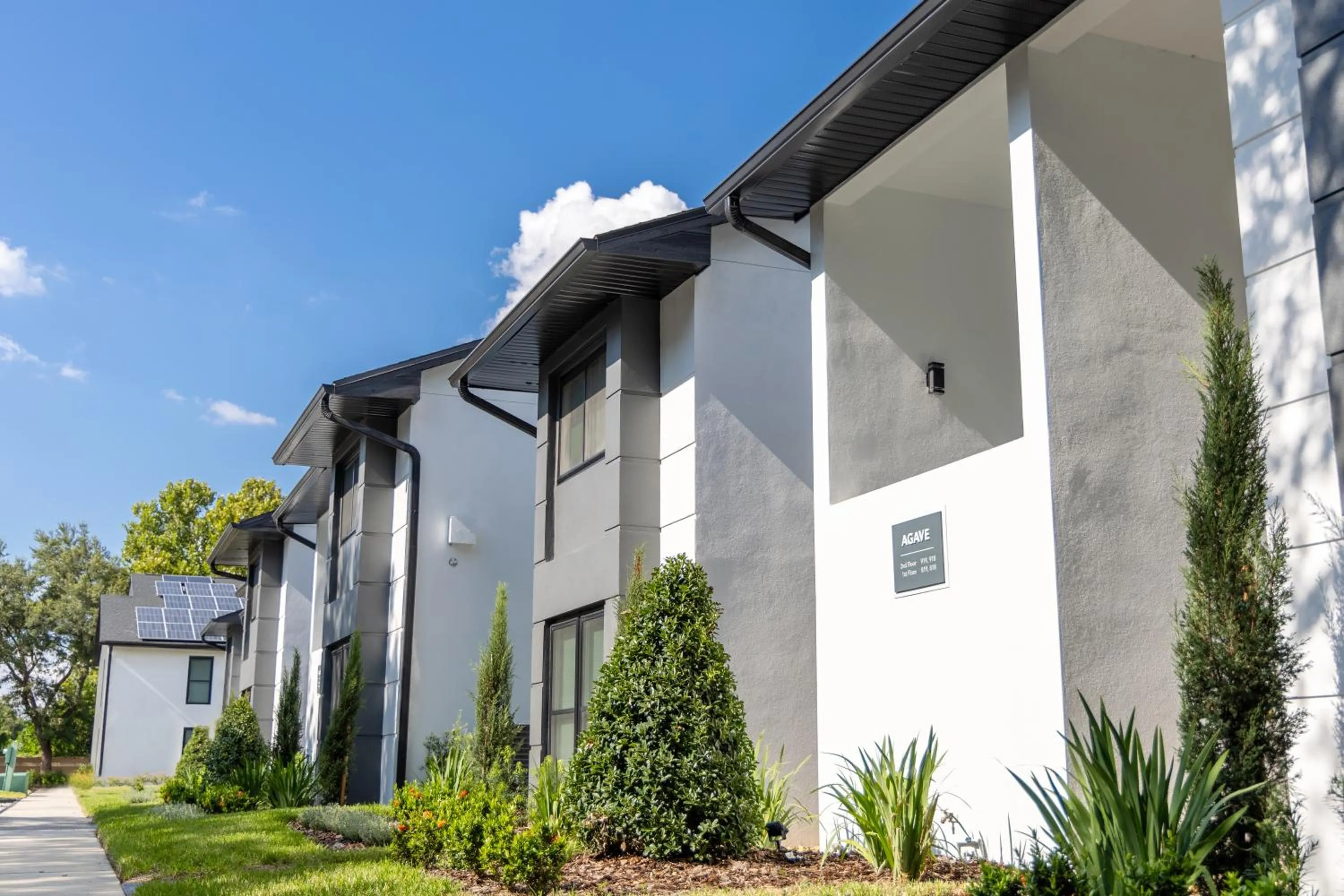 Property building in Legacy Vacation Resorts - Disney and Lake Buena Vista