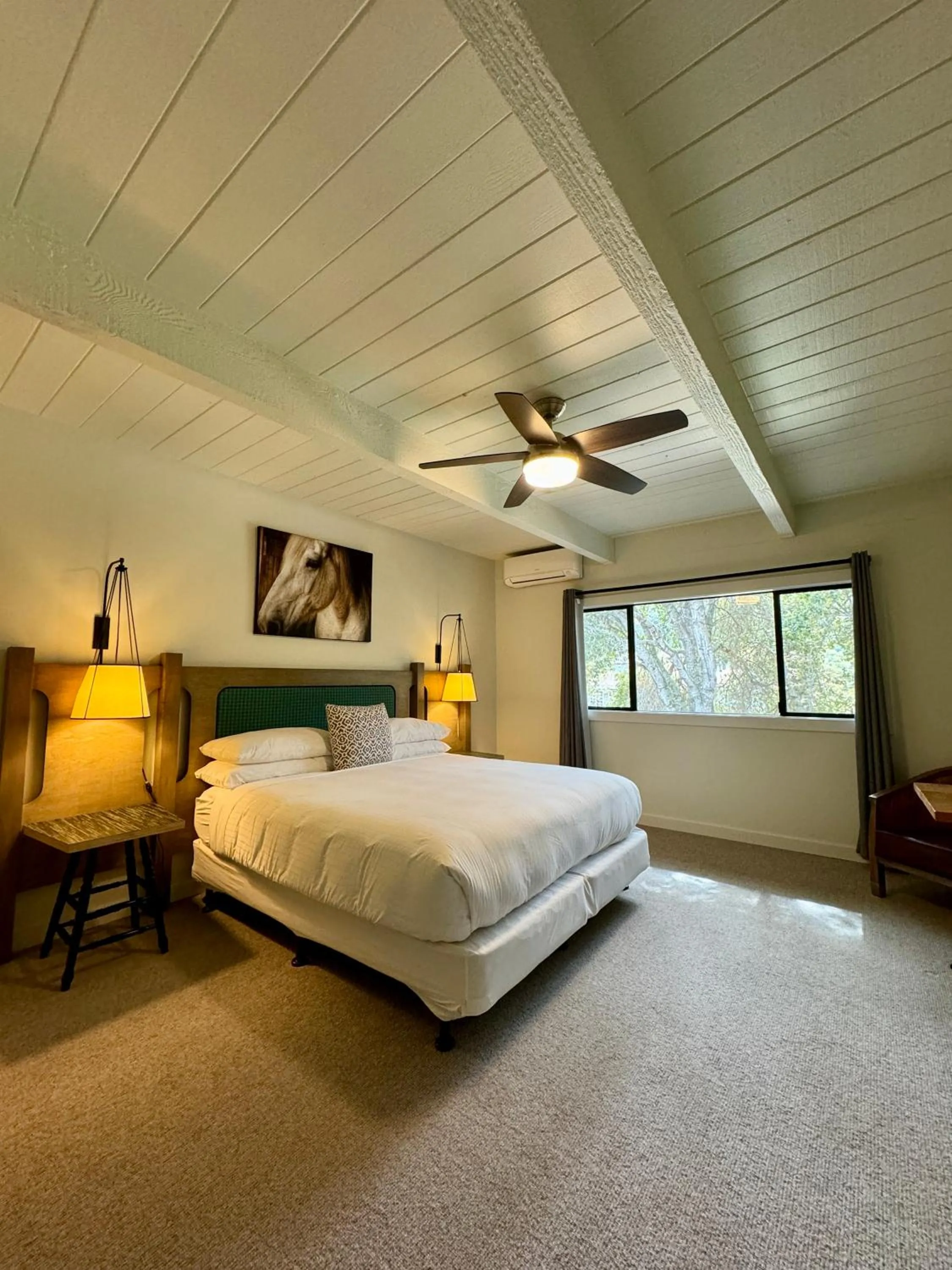 Photo of the whole room, Bed in Hidden Valley Inn