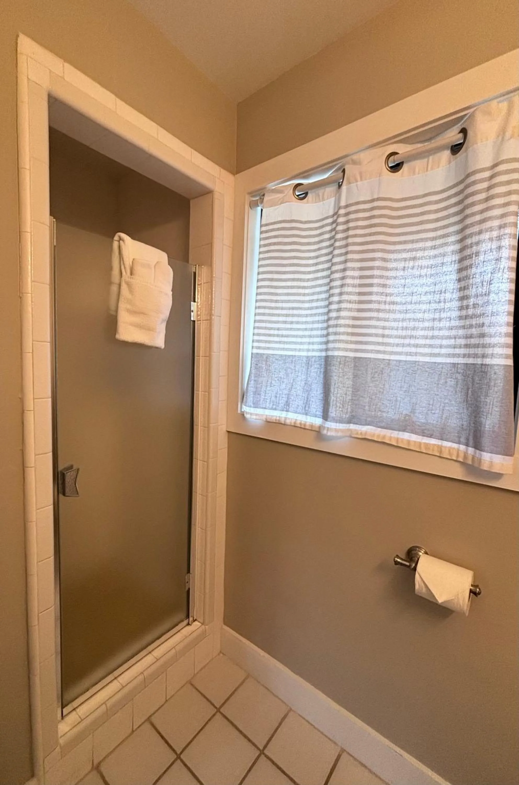 Shower in Hidden Valley Inn