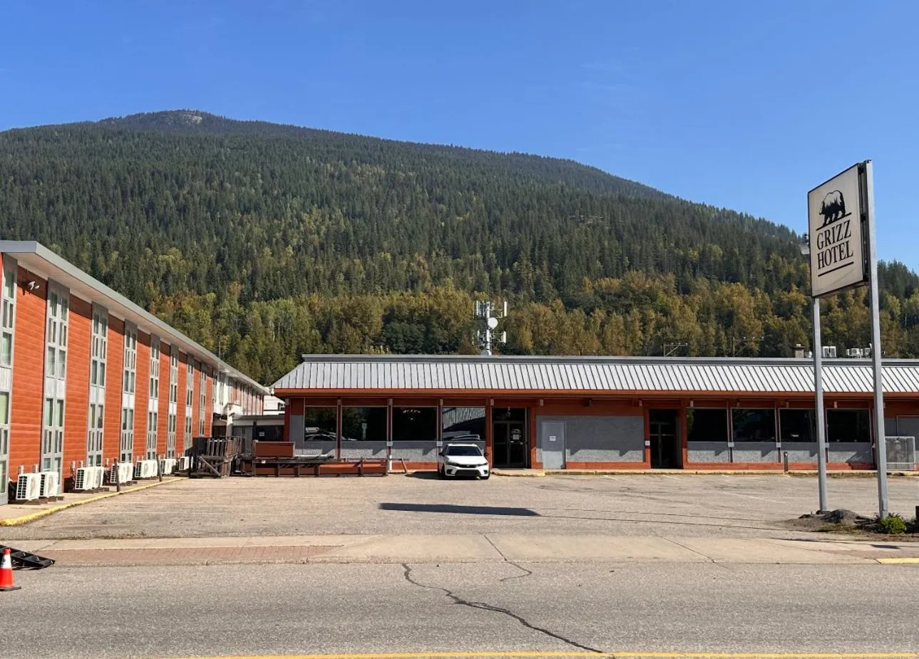 Property building in Grizz Hotel