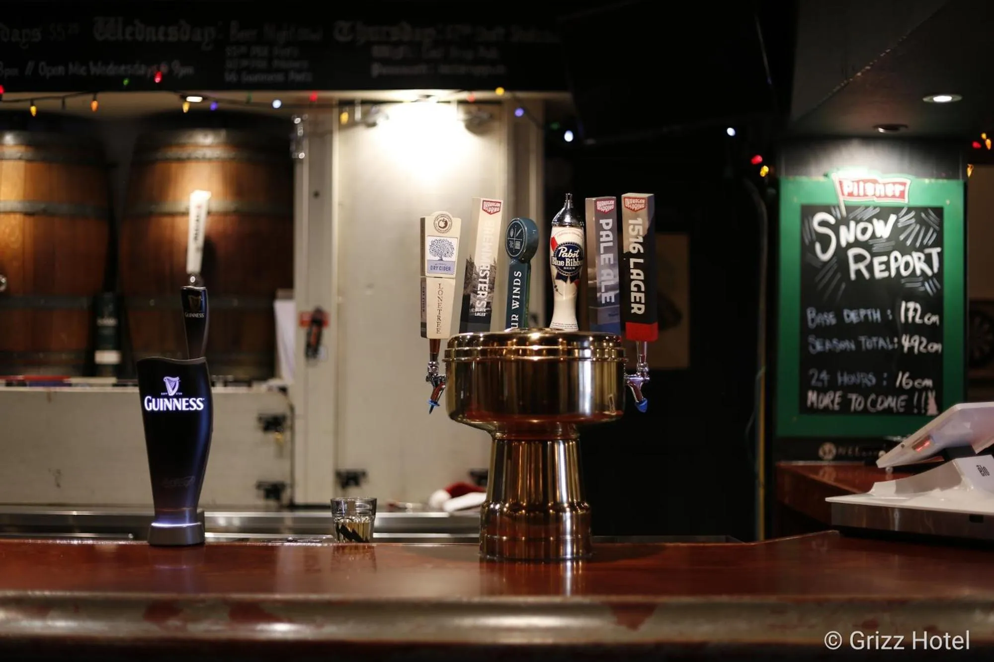 Lounge or bar in Grizz Hotel