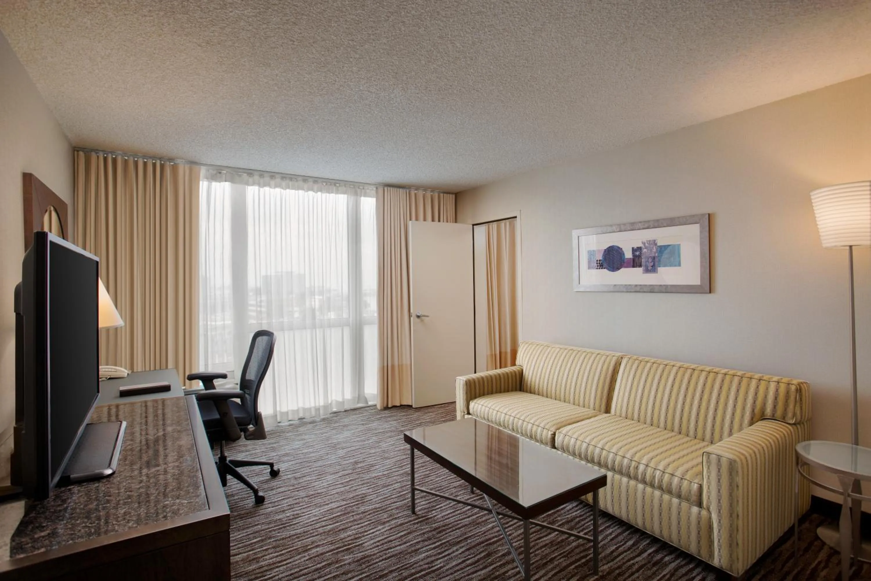 Living room in Crowne Plaza San Francisco Airport by IHG
