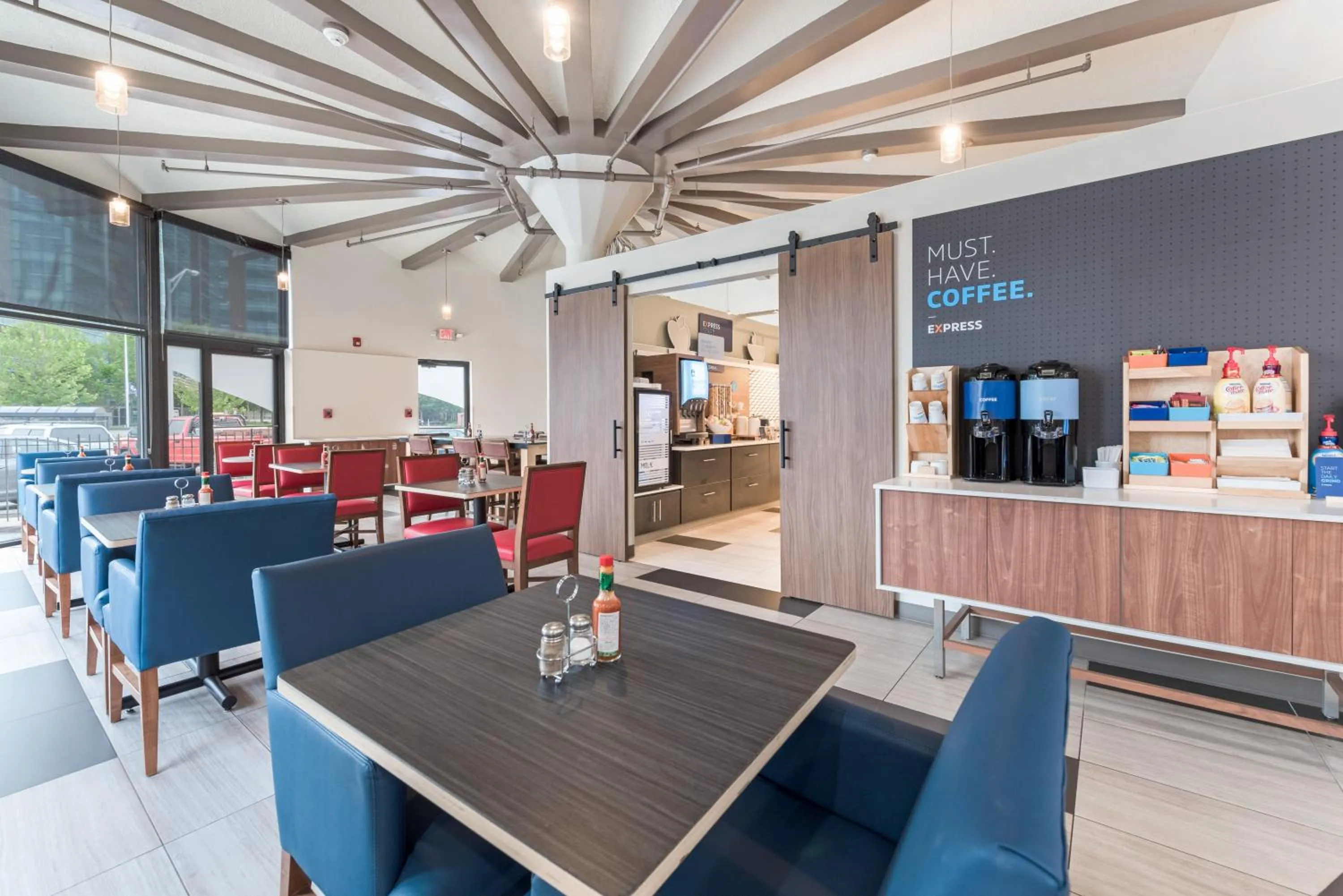 Breakfast in Holiday Inn Express - Columbus Downtown by IHG