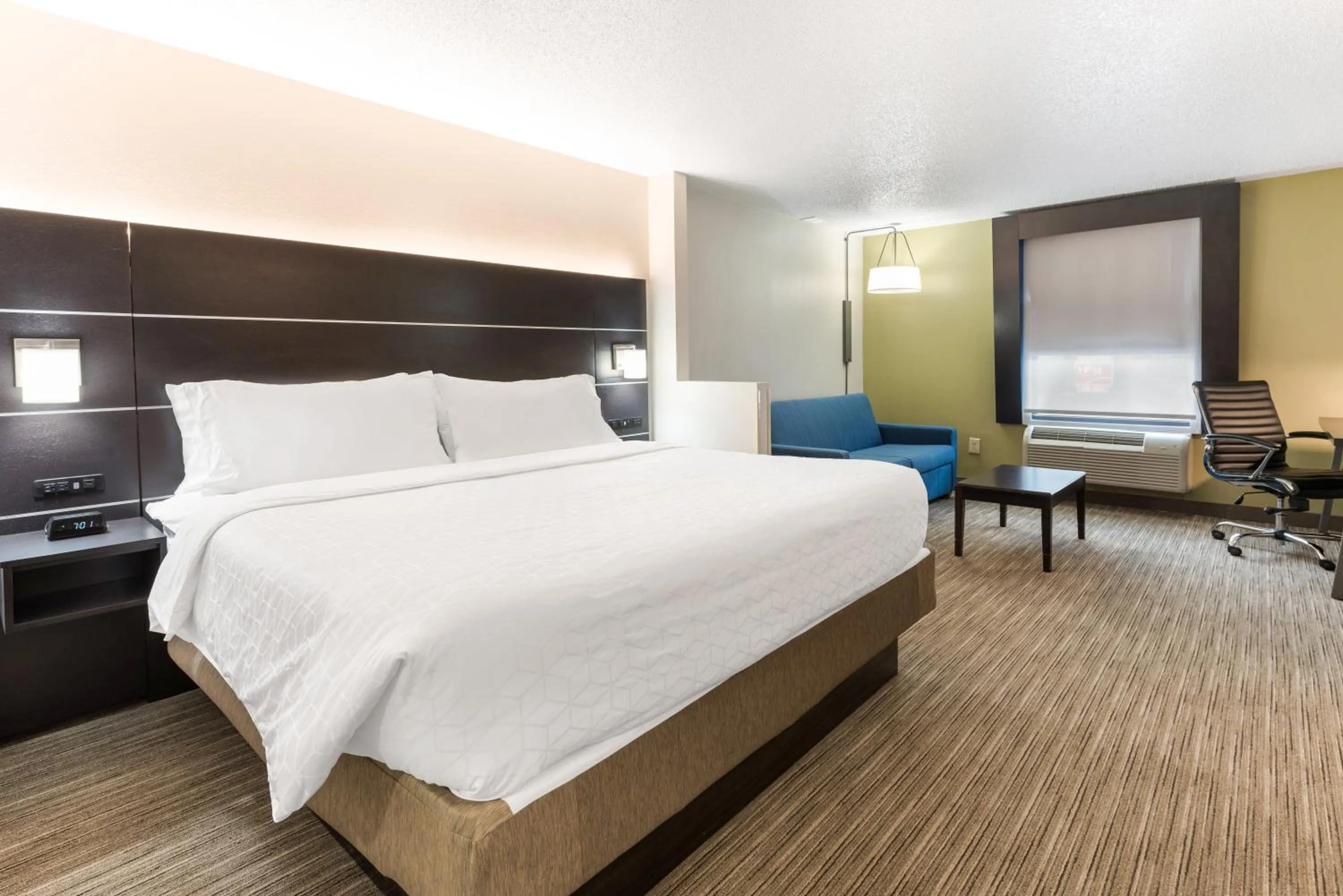Photo of the whole room, Bed in Holiday Inn Express - Columbus Downtown by IHG