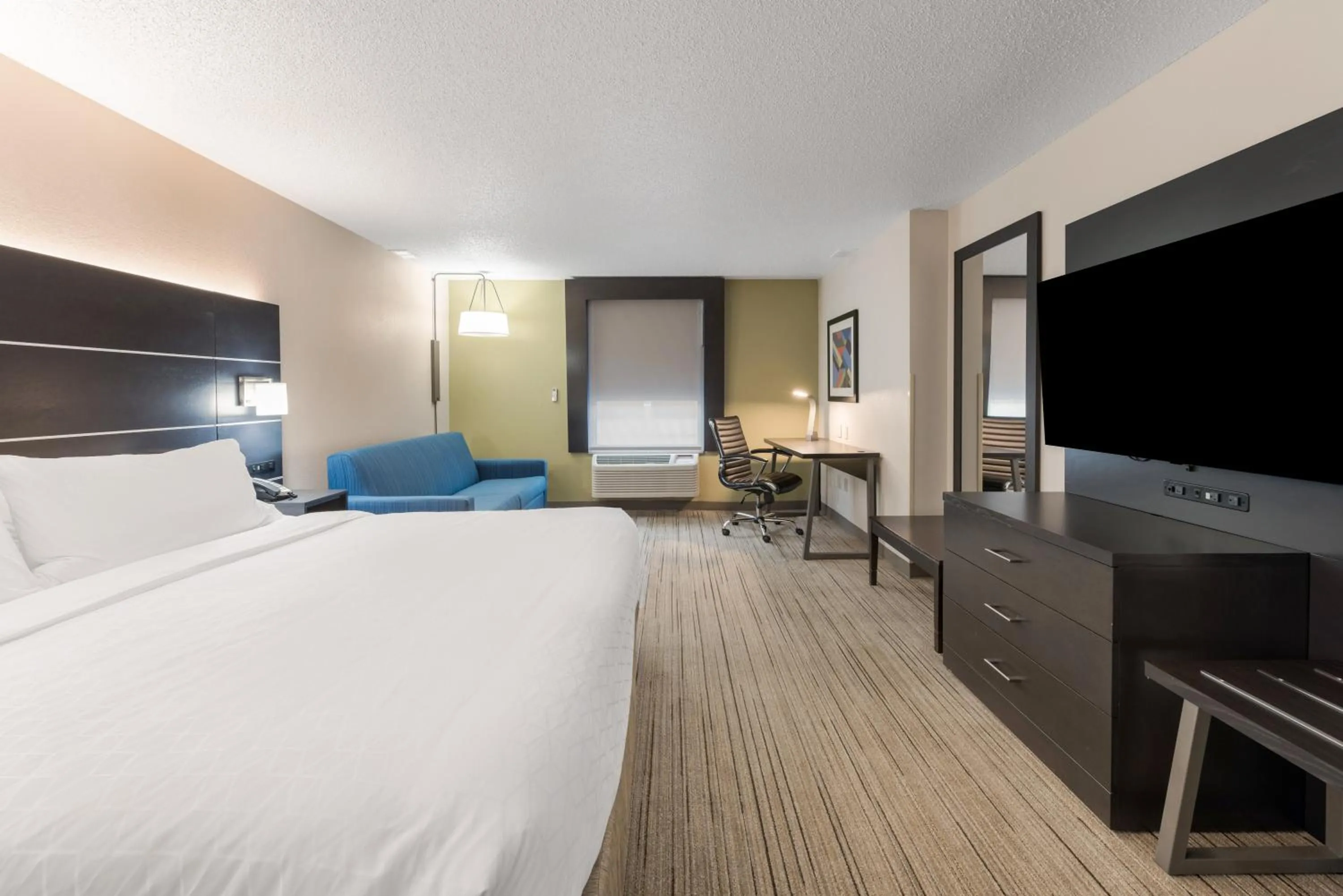 Photo of the whole room, Bed in Holiday Inn Express - Columbus Downtown by IHG