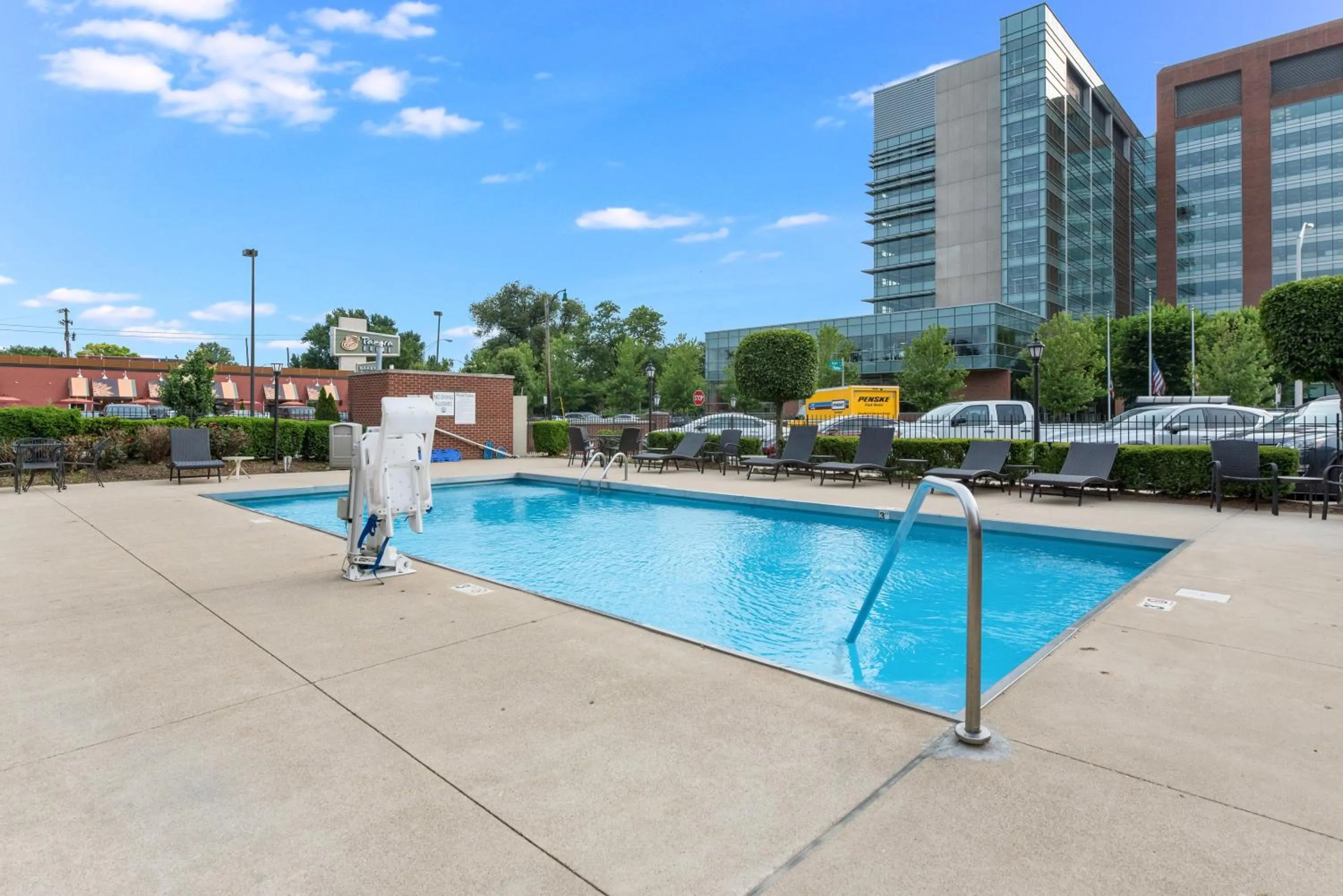 Swimming pool in Holiday Inn Express - Columbus Downtown by IHG