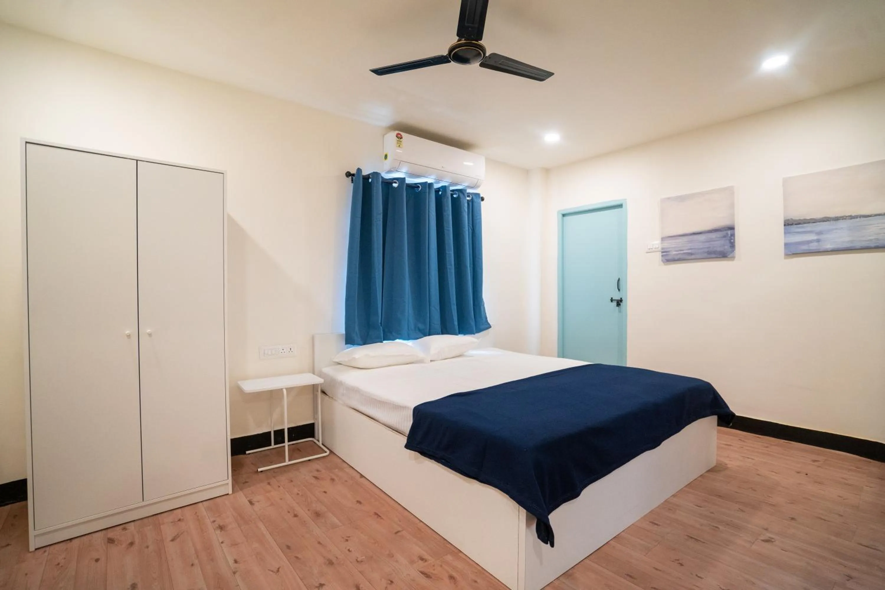 Bedroom, Bed in Slackpackr Hyderabad