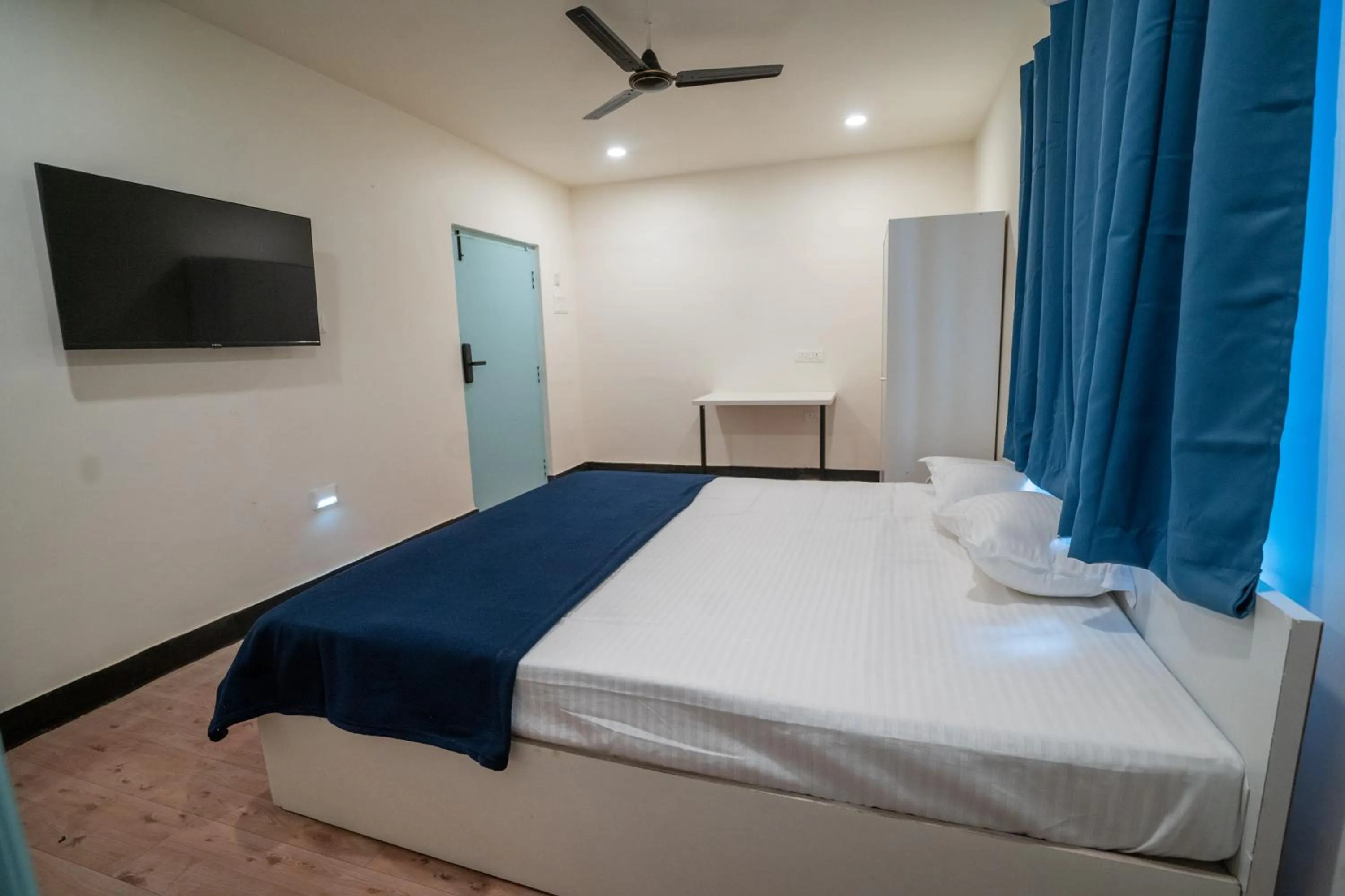 Bedroom, Bed in Slackpackr Hyderabad