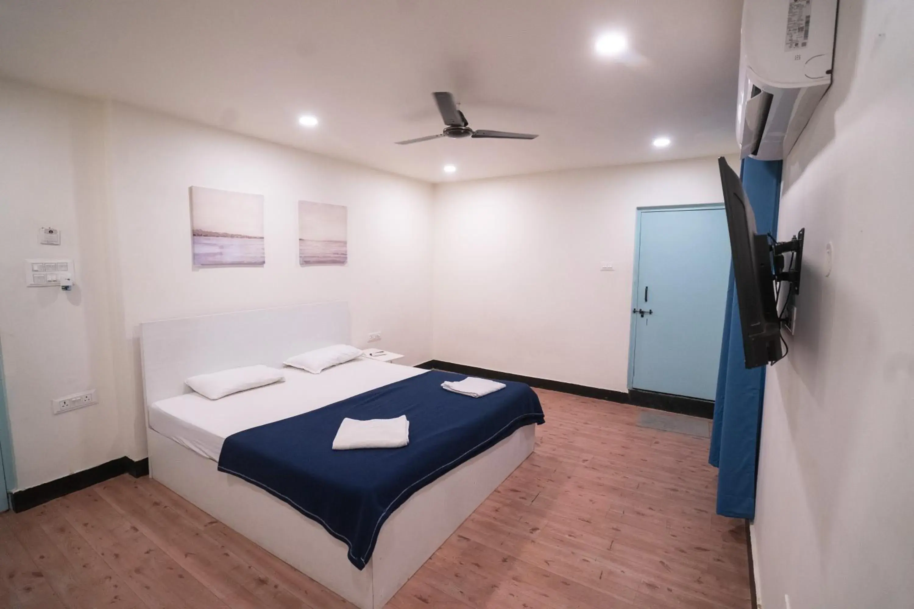 Superior King Room in Slackpackr Hyderabad Superior King Room in Slackpackr Hyderabad