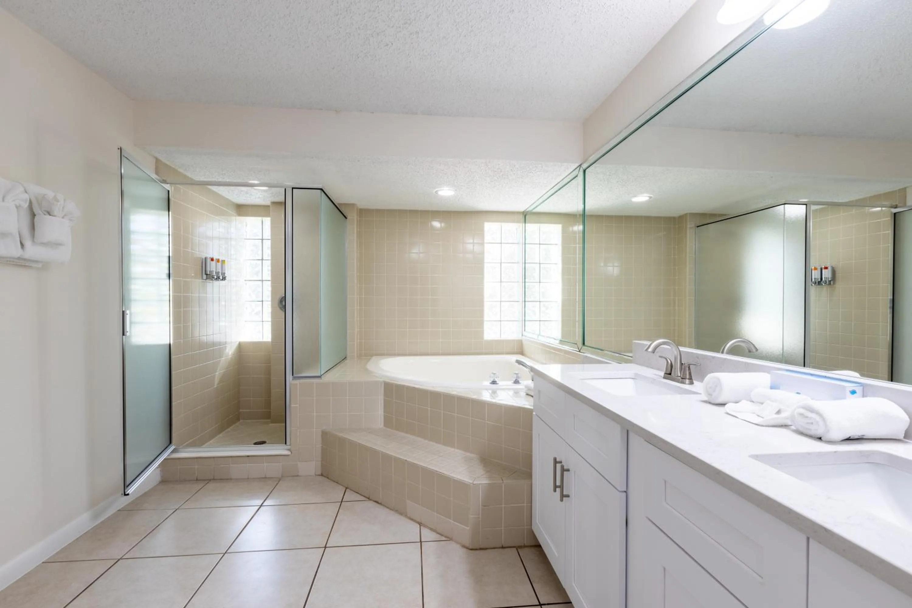 Shower in Legacy Vacation Resorts - Palm Coast