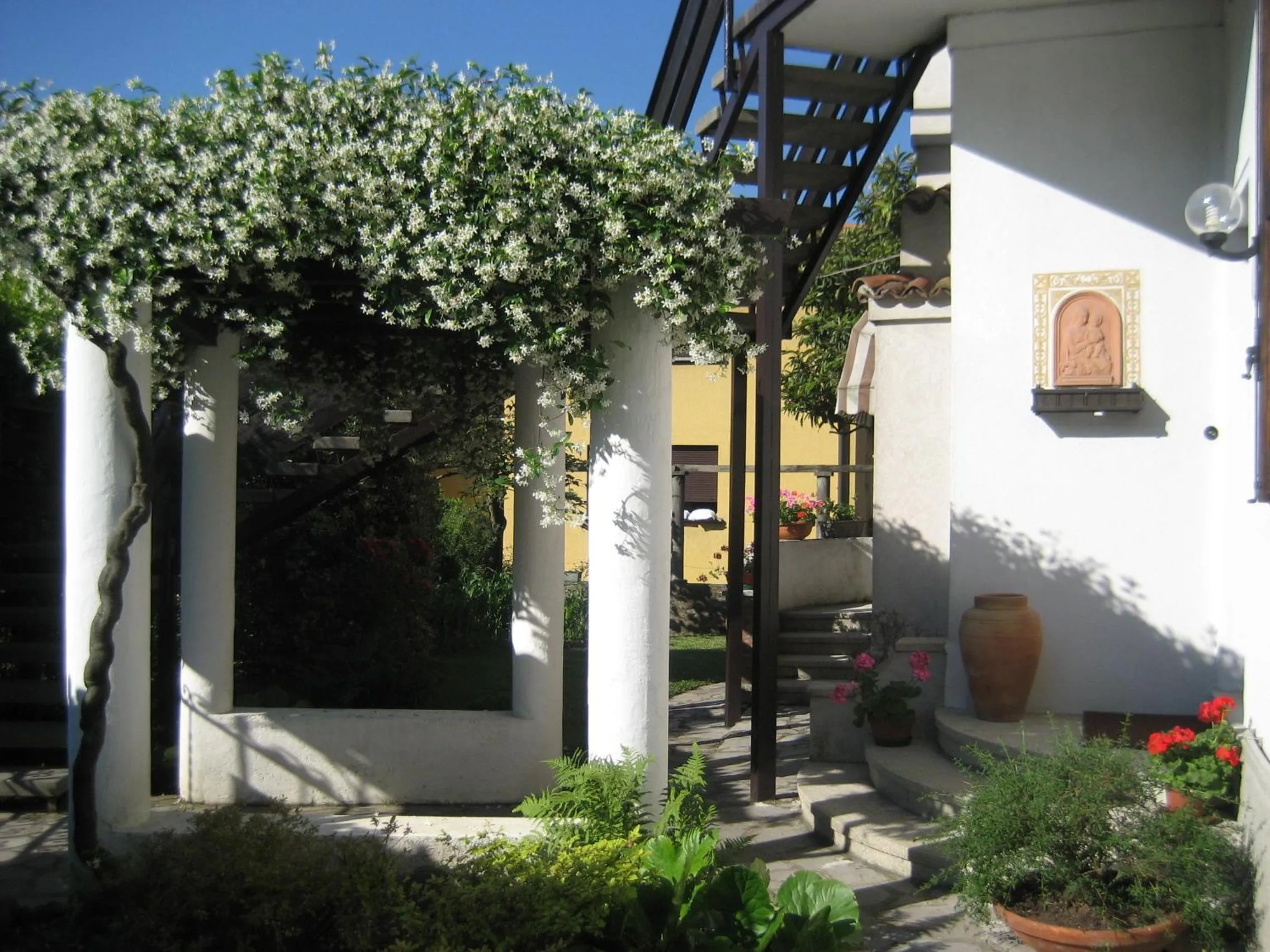 Facade/entrance in B&B Le Colombine