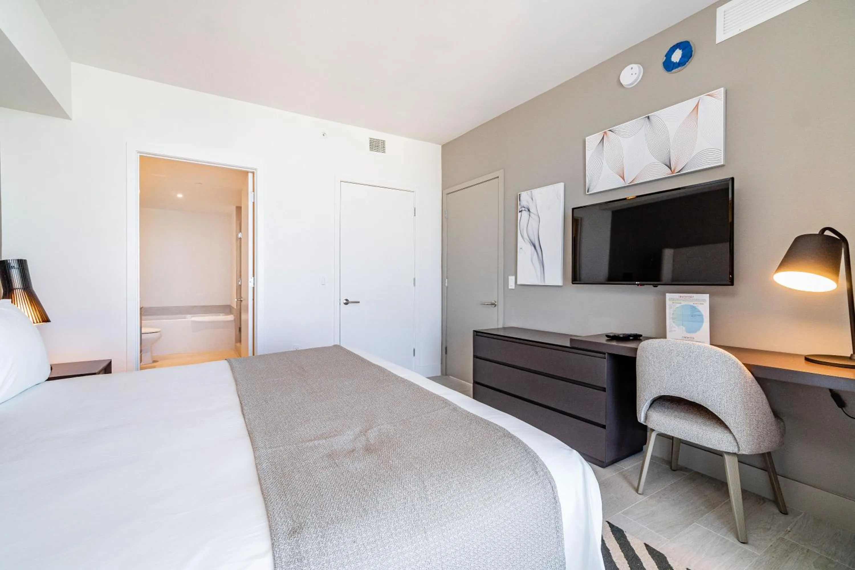 Bathroom, Bed in Hyde Beach House Hollywood Private Suites