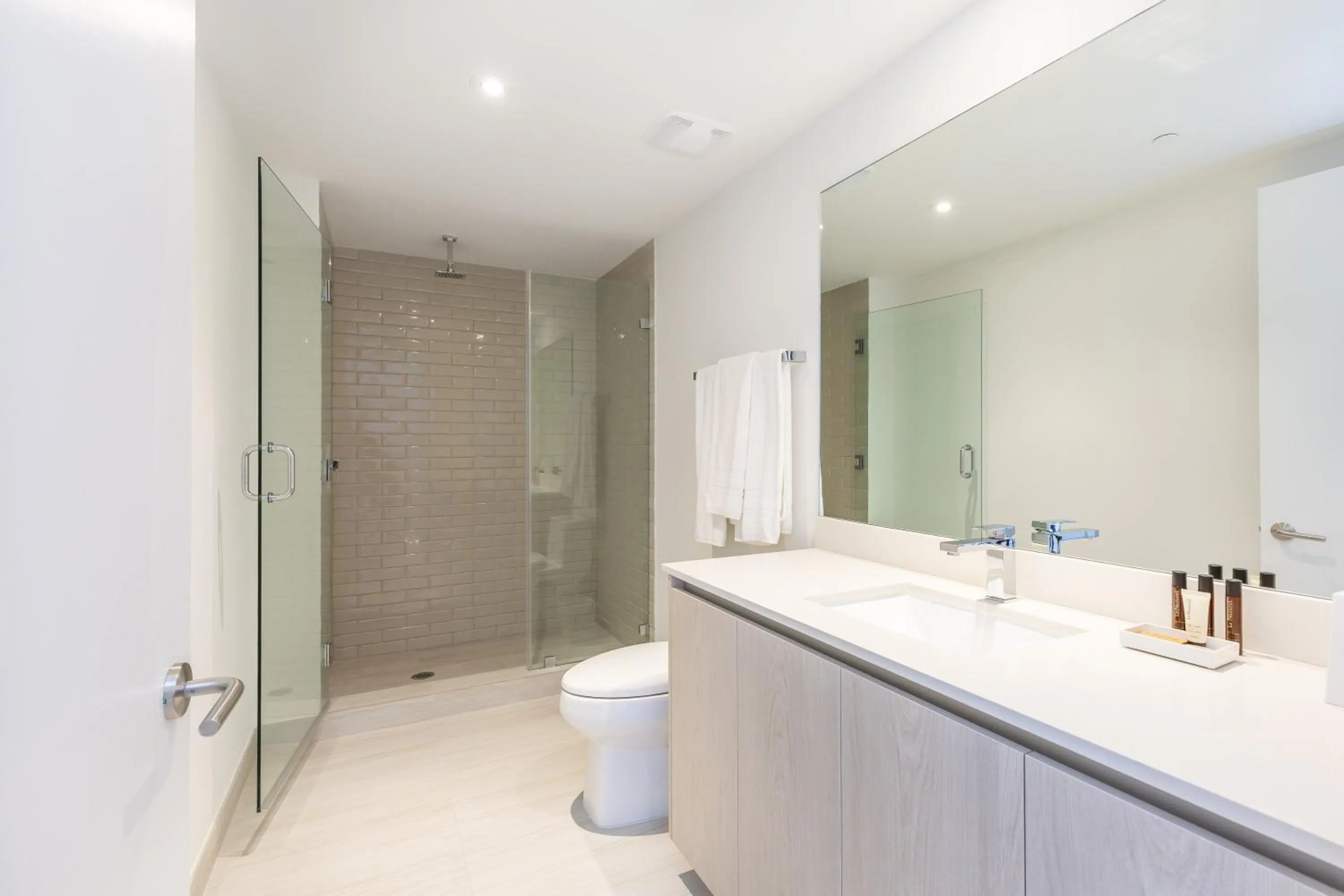 Bathroom in Hyde Beach House Hollywood Private Suites