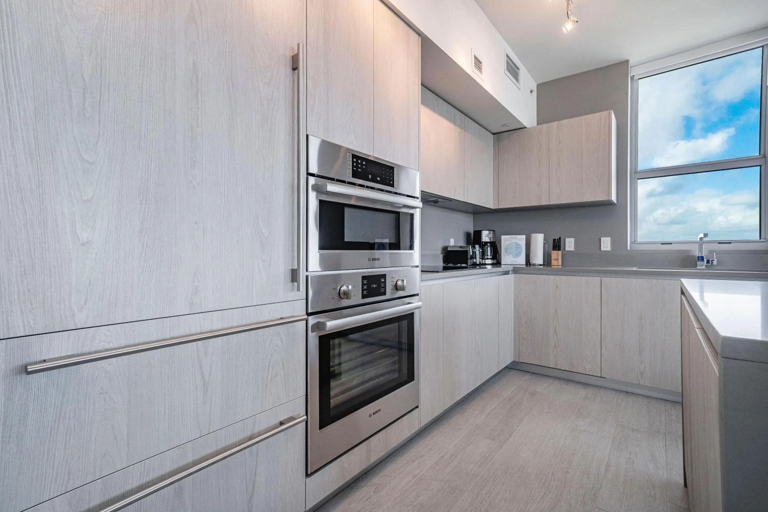 Kitchen or kitchenette in Hyde Beach House Hollywood Private Suites