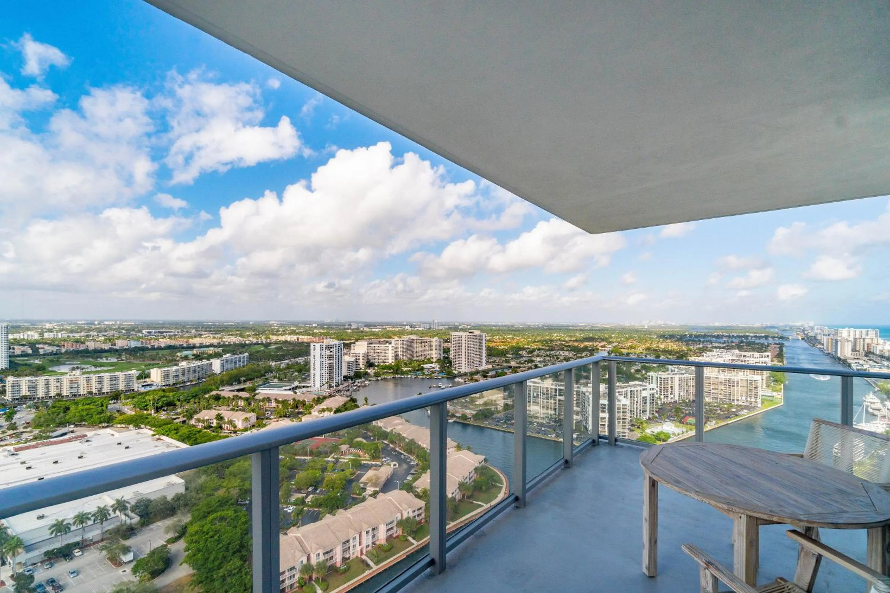 Balcony/Terrace in Hyde Beach House Hollywood Private Suites