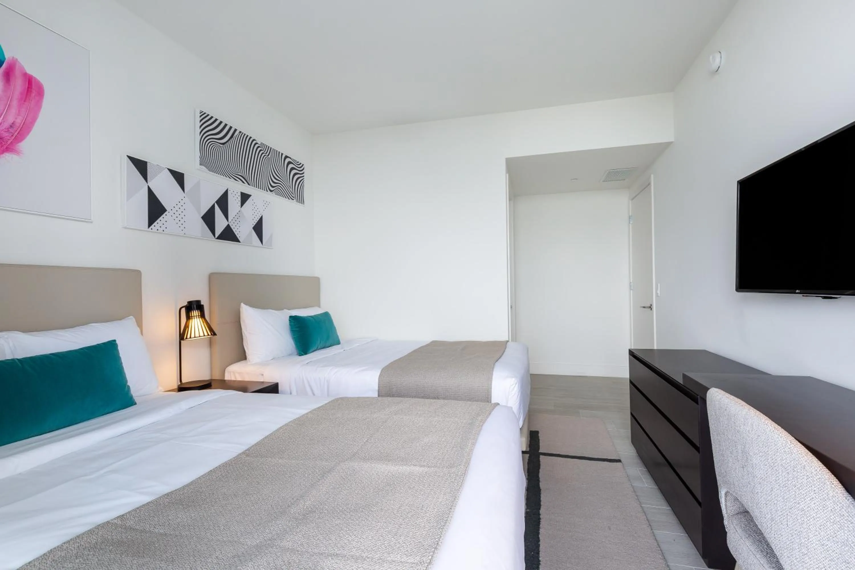 Bed in Hyde Beach House Hollywood Private Suites