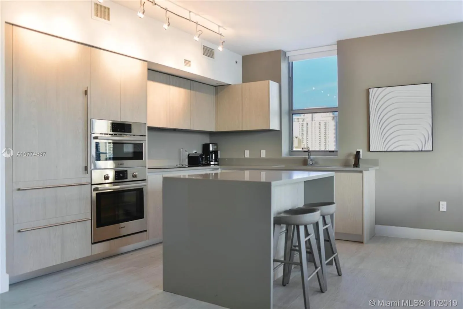 Kitchen or kitchenette in Hyde Beach House Hollywood Private Suites