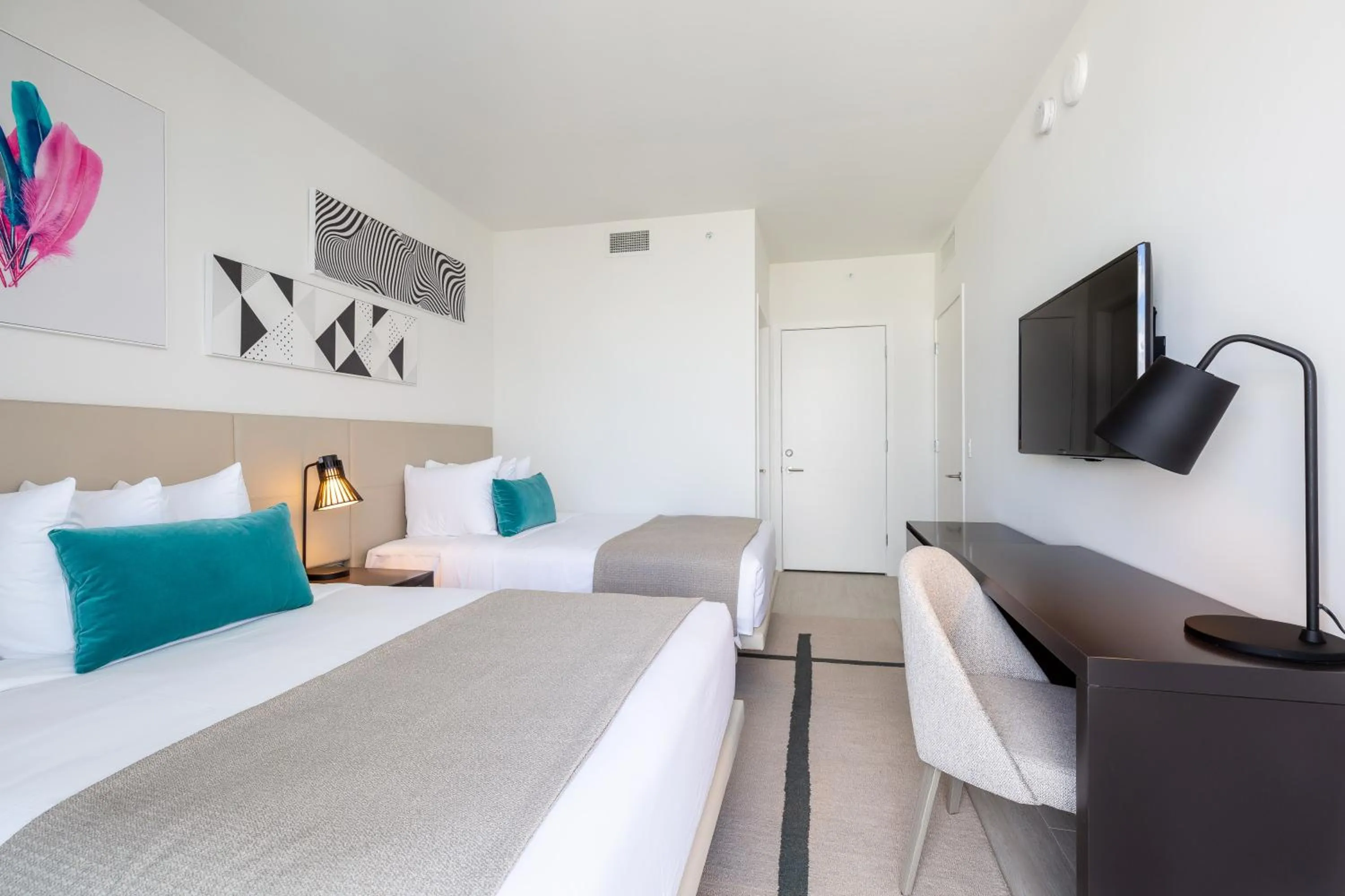 Bed in Hyde Beach House Hollywood Private Suites