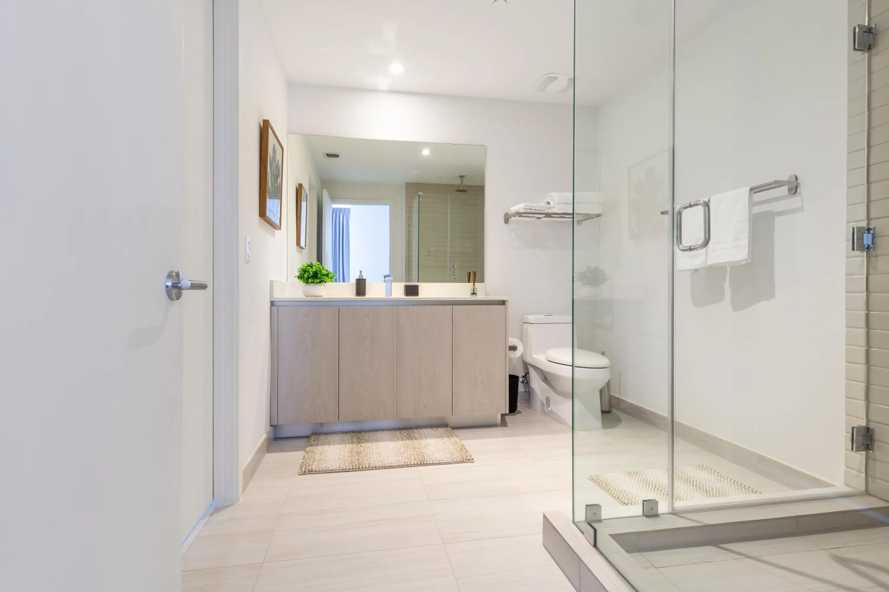 Bathroom in Hyde Beach House Hollywood Private Suites