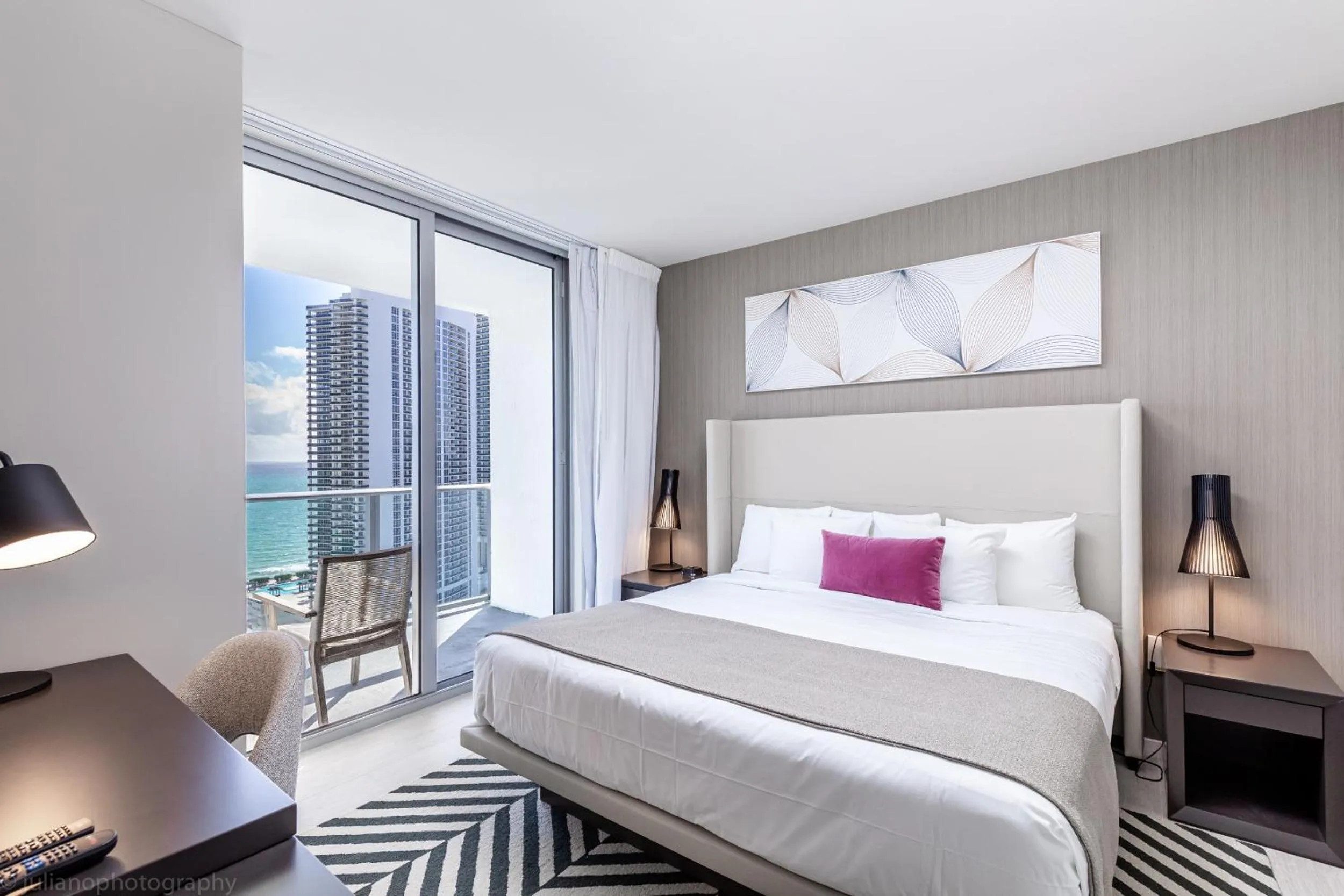 Bed in Hyde Beach House Hollywood Private Suites