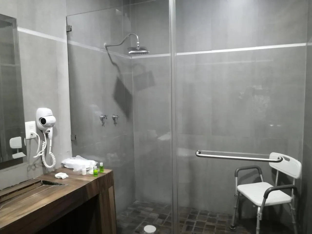 Shower in Hotel ANB Aeropuerto Guadalajara