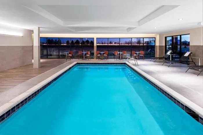 Swimming pool in Hilton Garden Inn Longmont