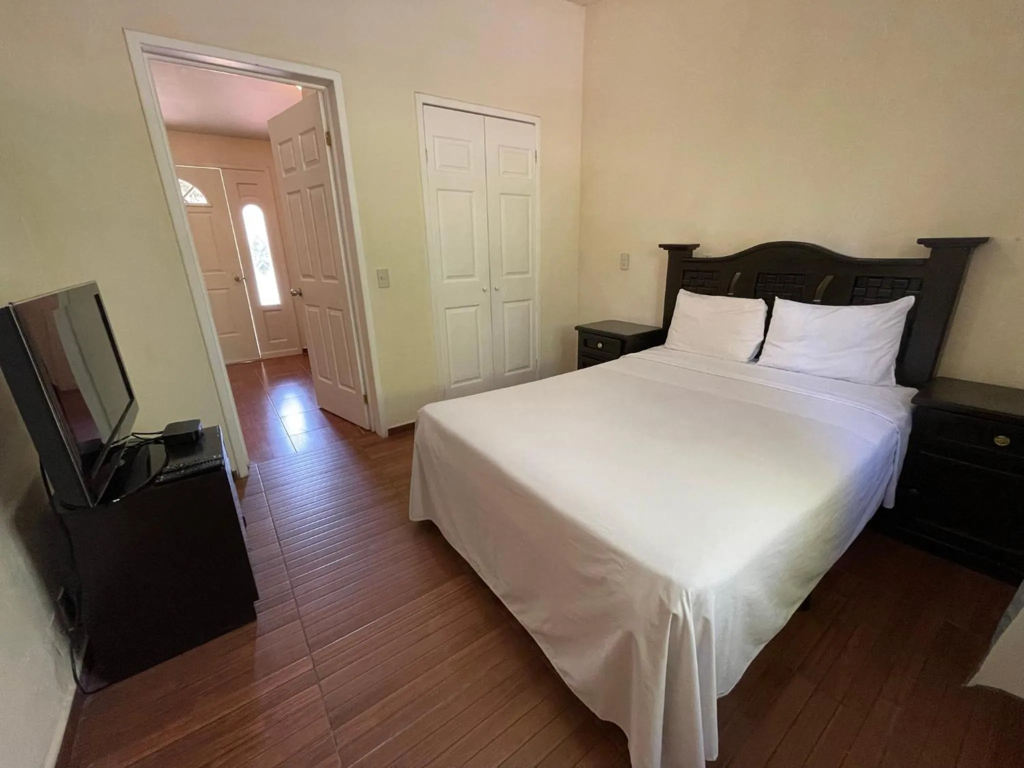 Photo of the whole room, Bed in Real Home by Real del Bosque