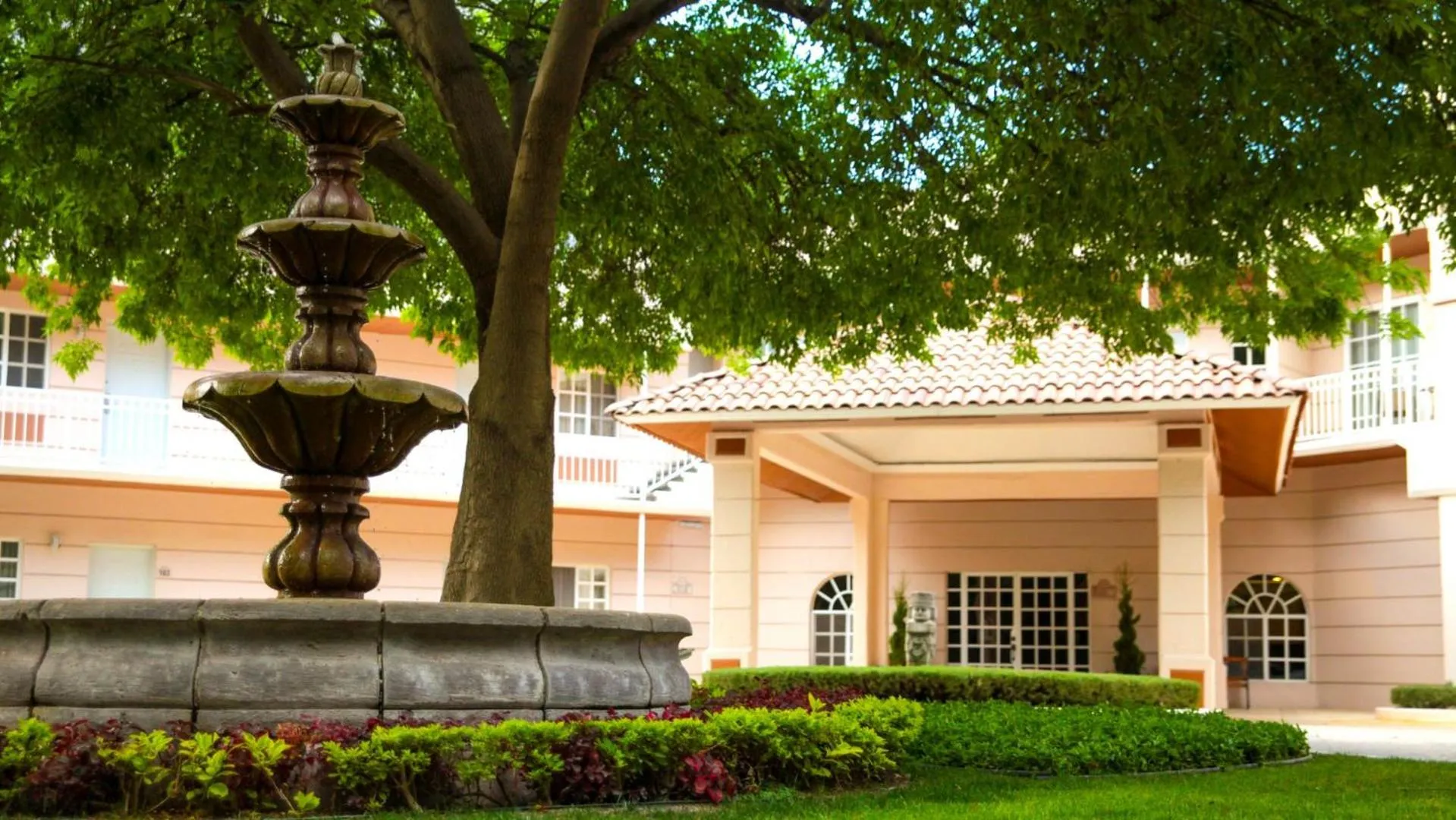 Property building in Real Home by Real del Bosque