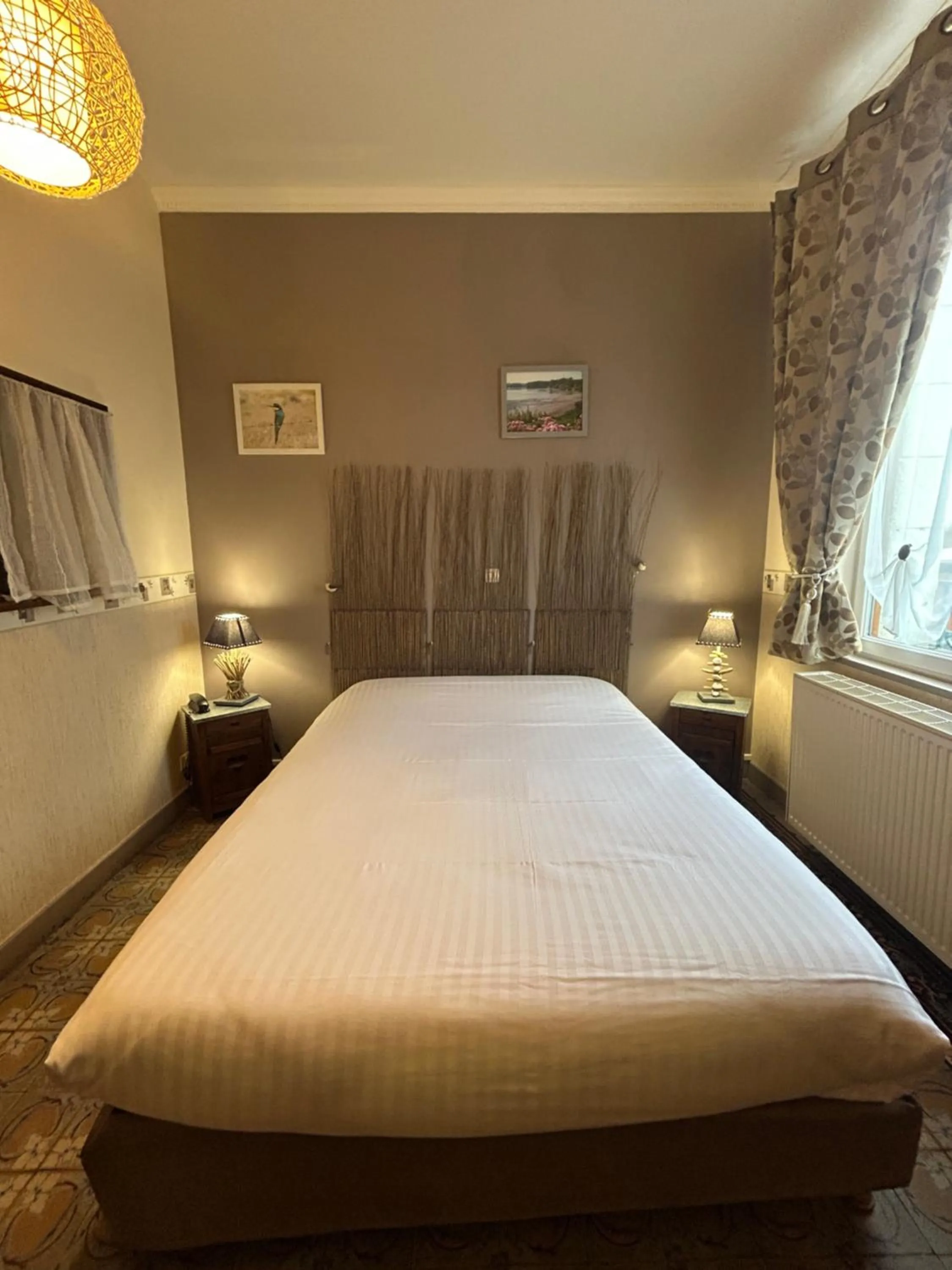 Bed in Hotel De La Loire