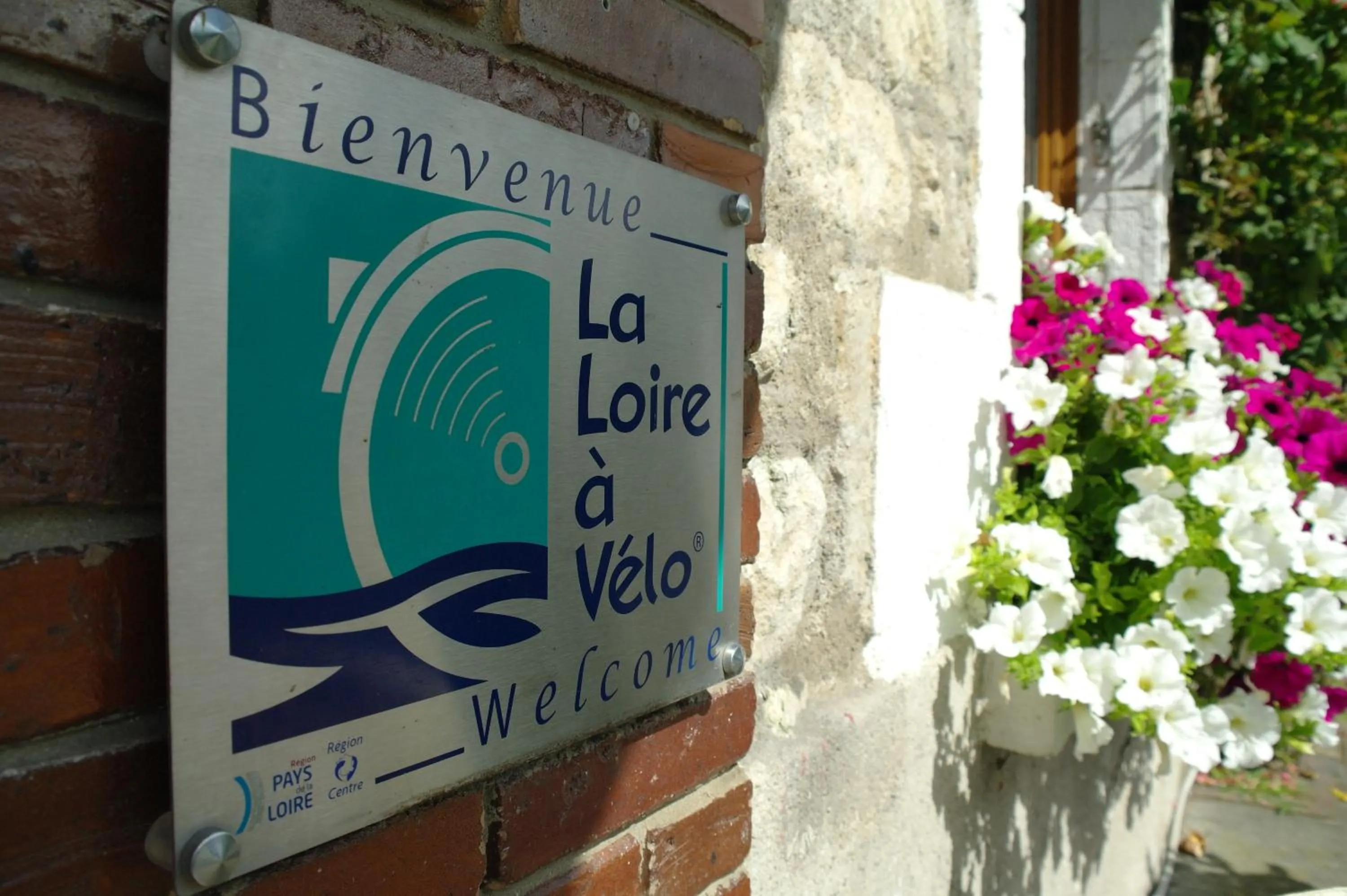 Property logo or sign in Hotel De La Loire