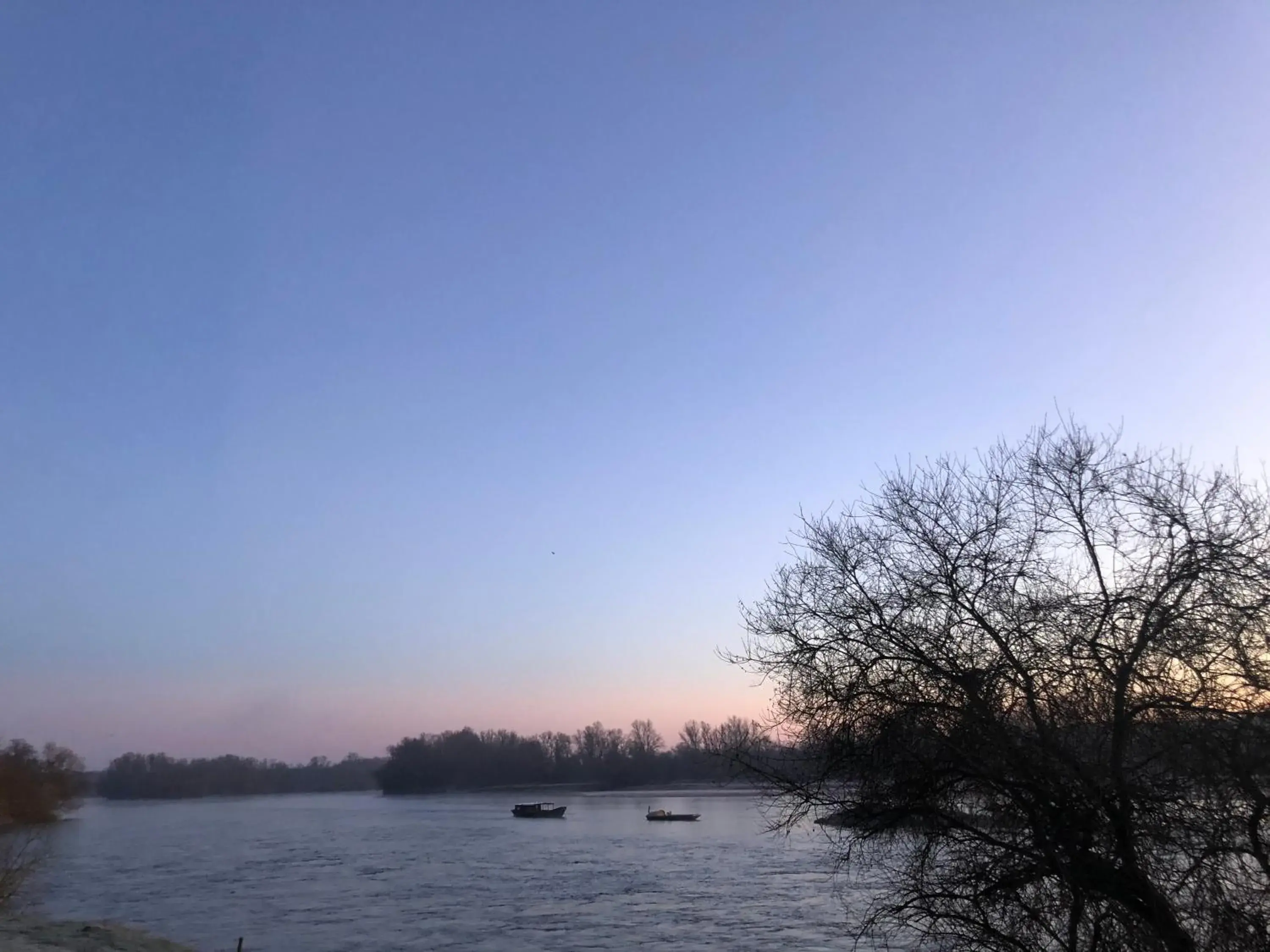 Superior Double Room in Hotel De La Loire Superior Double Room in Hotel De La Loire