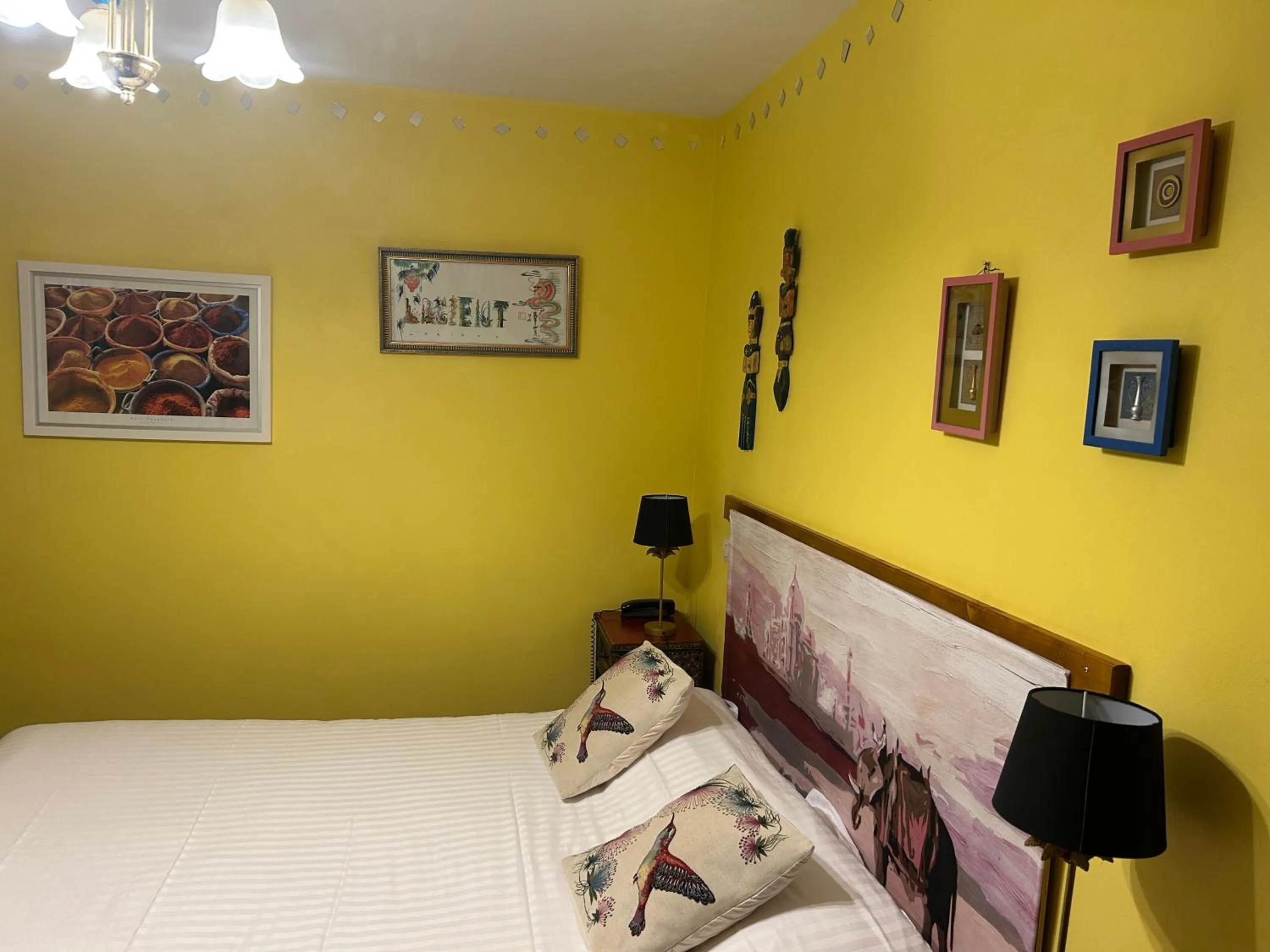 Bed in Hotel De La Loire