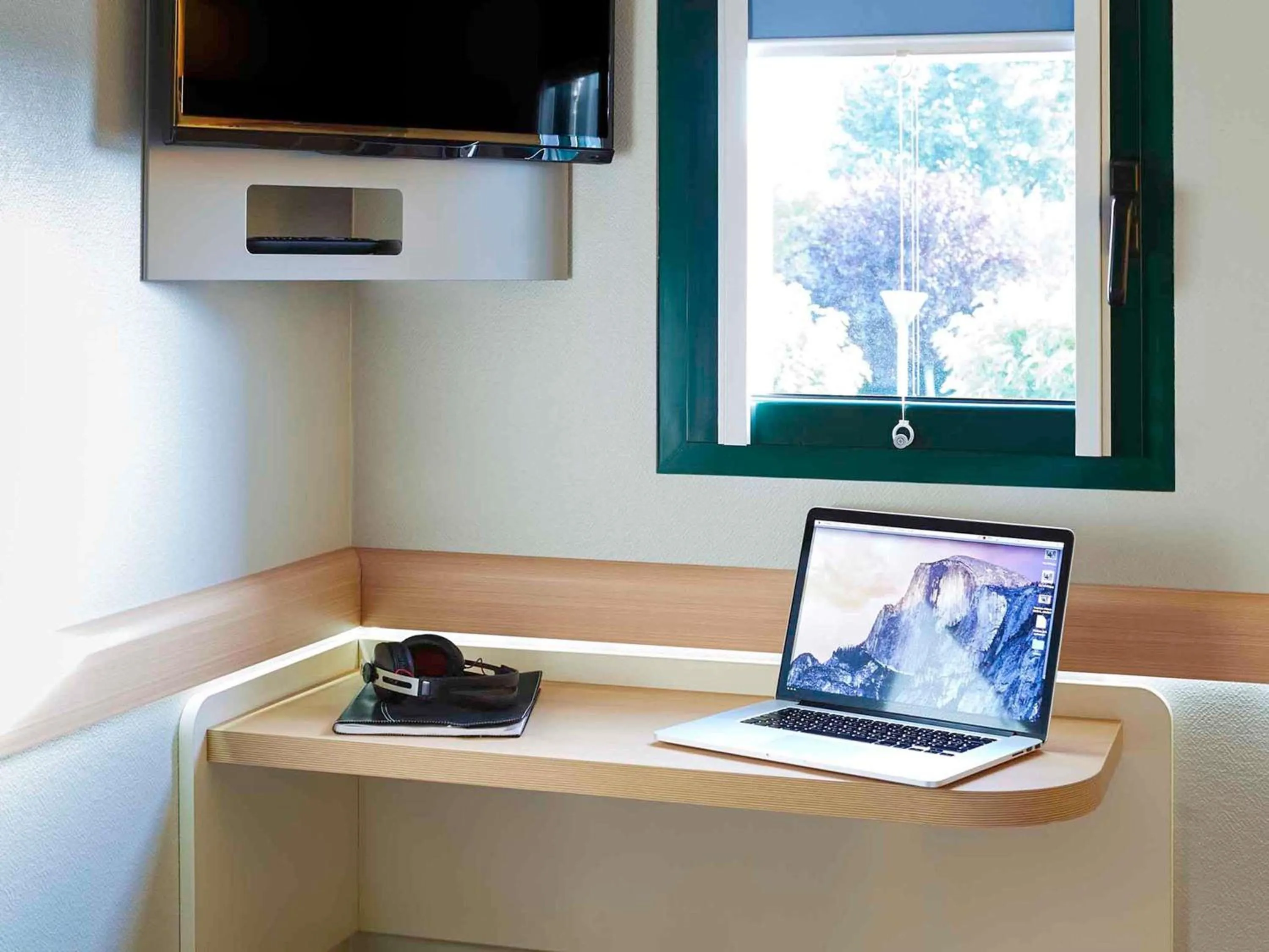 Bedroom in ibis budget Albi Terssac