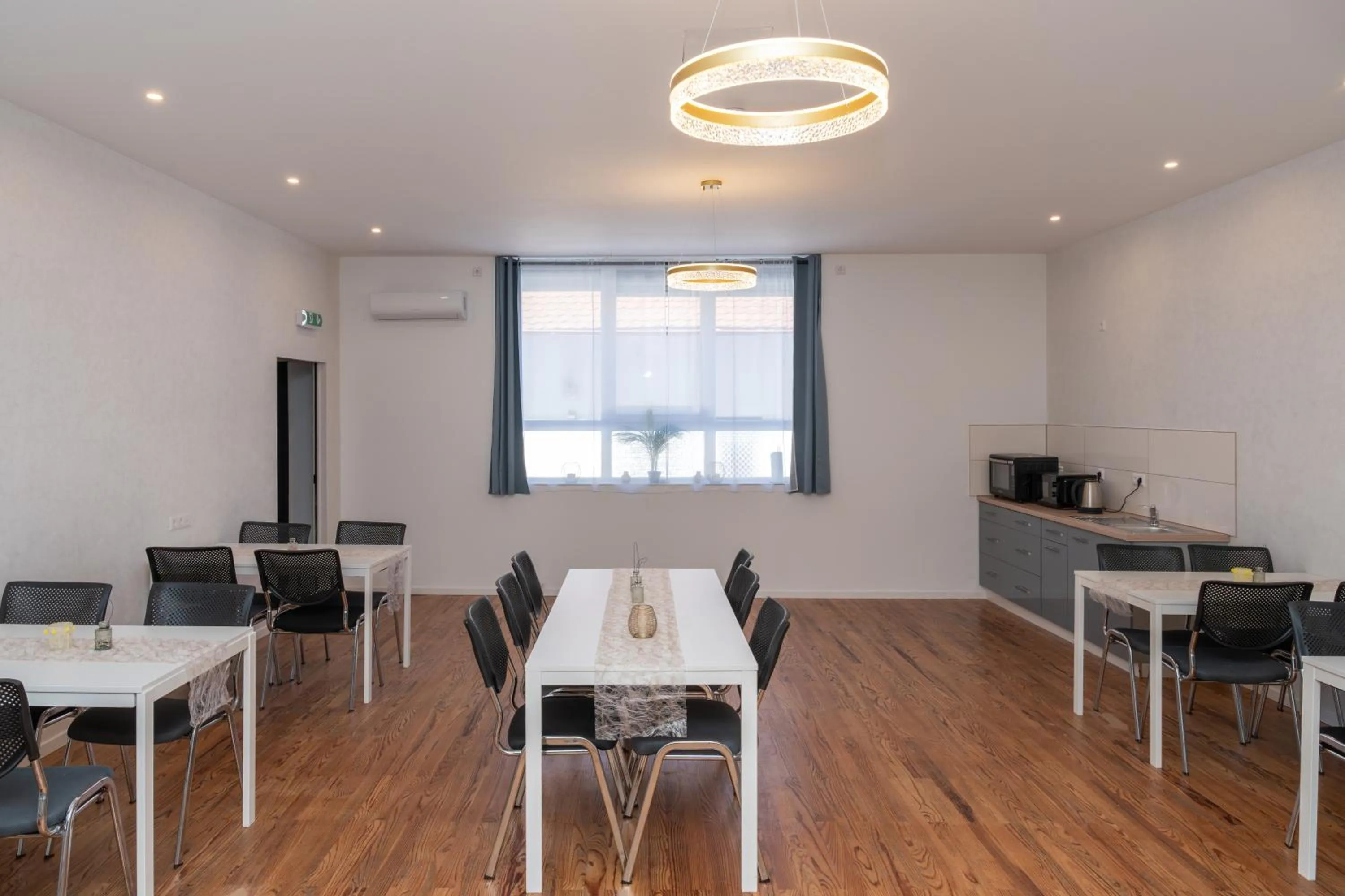 Communal lounge/ TV room in Hotel Phoenix