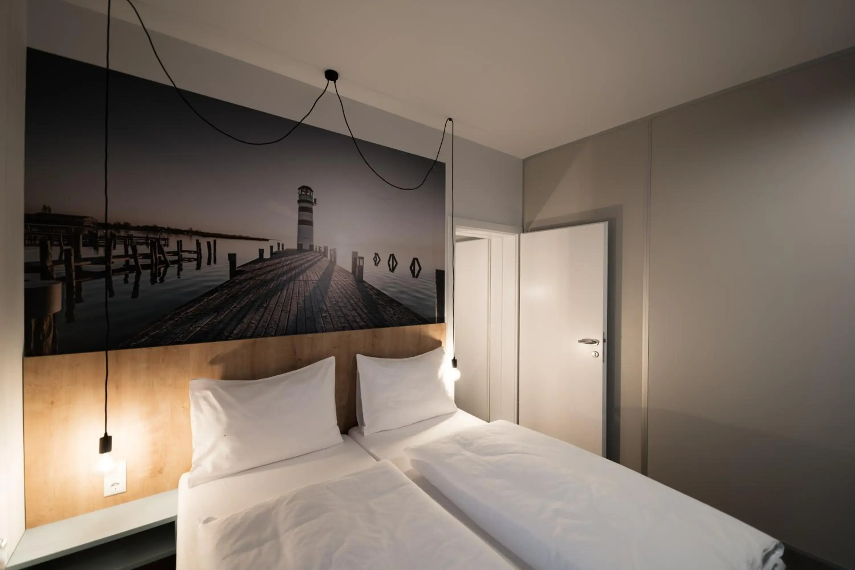 Superior Family Room in Lakeside77 Superior Family Room in Lakeside77