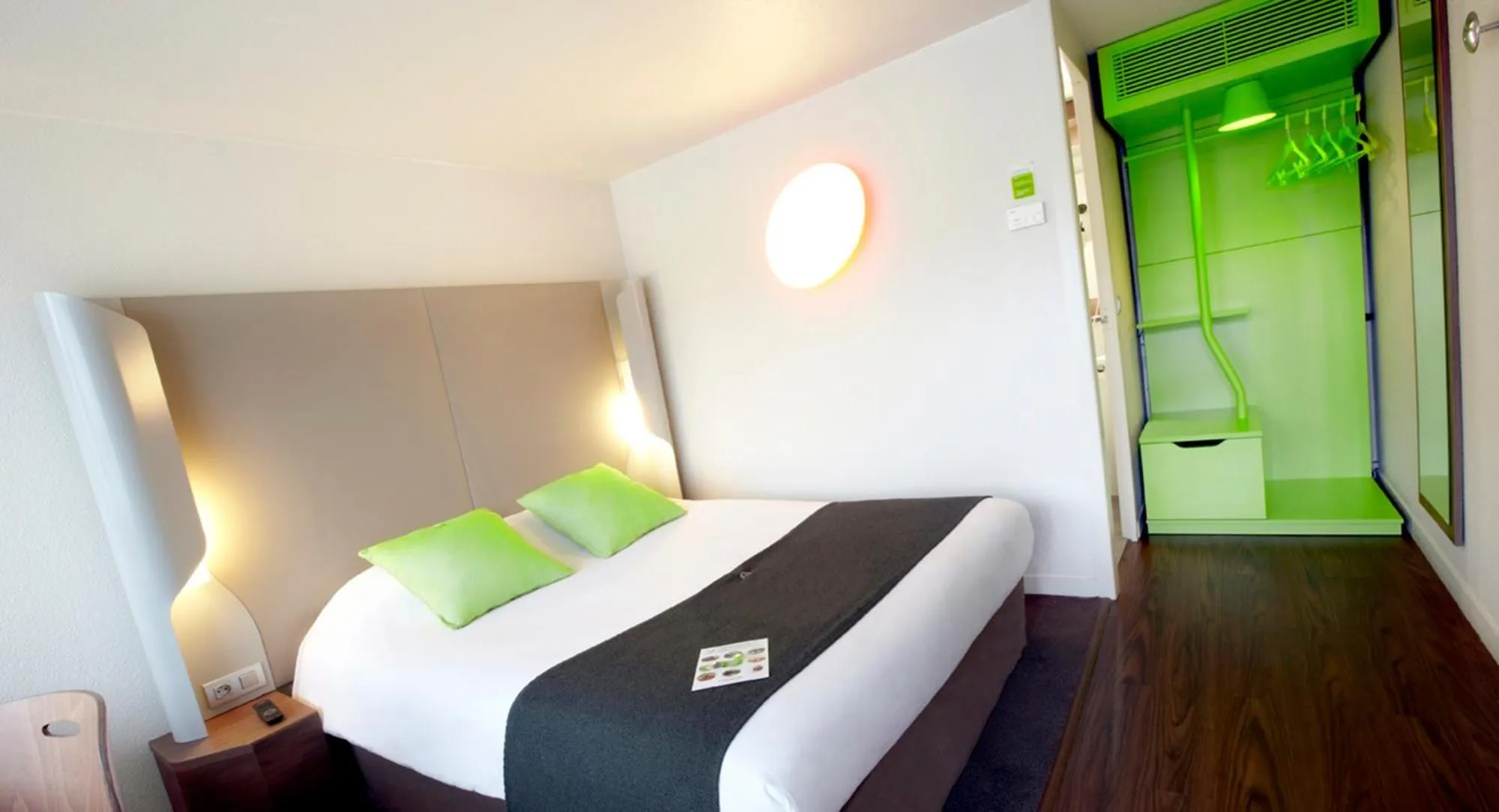 Bed in Campanile Lille Nord Wasquehal