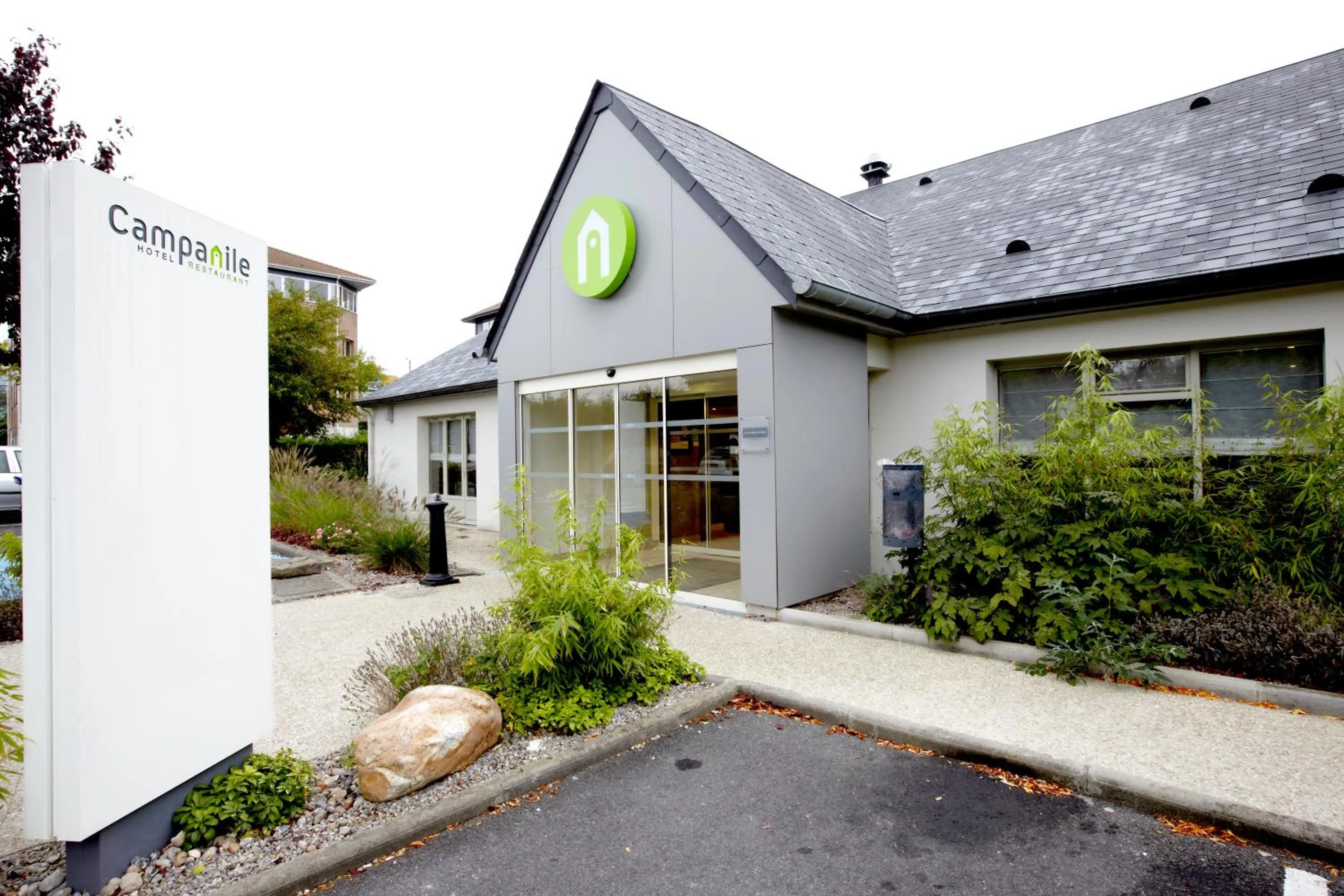 Property building in Campanile Lille Nord Wasquehal