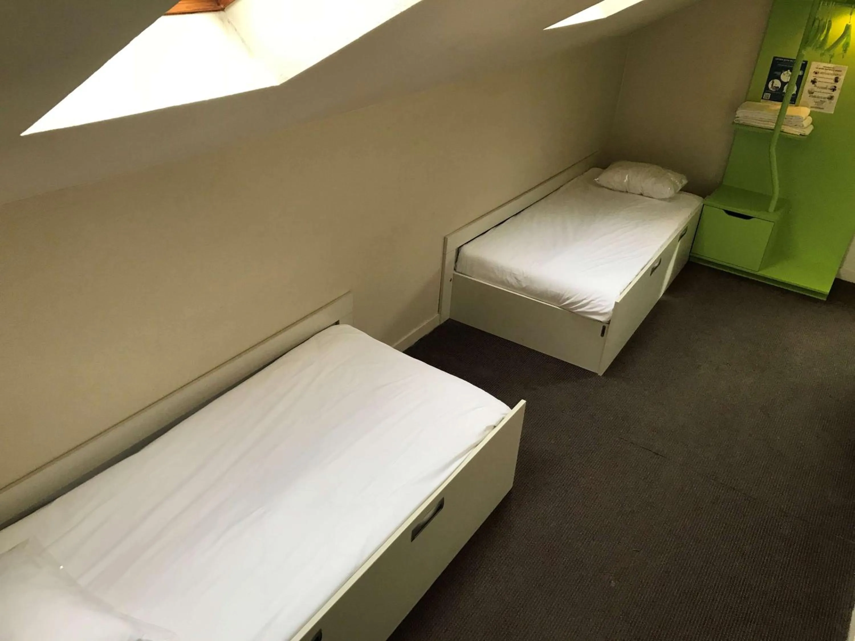 Bedroom, Bed in Campanile Lille Nord Wasquehal