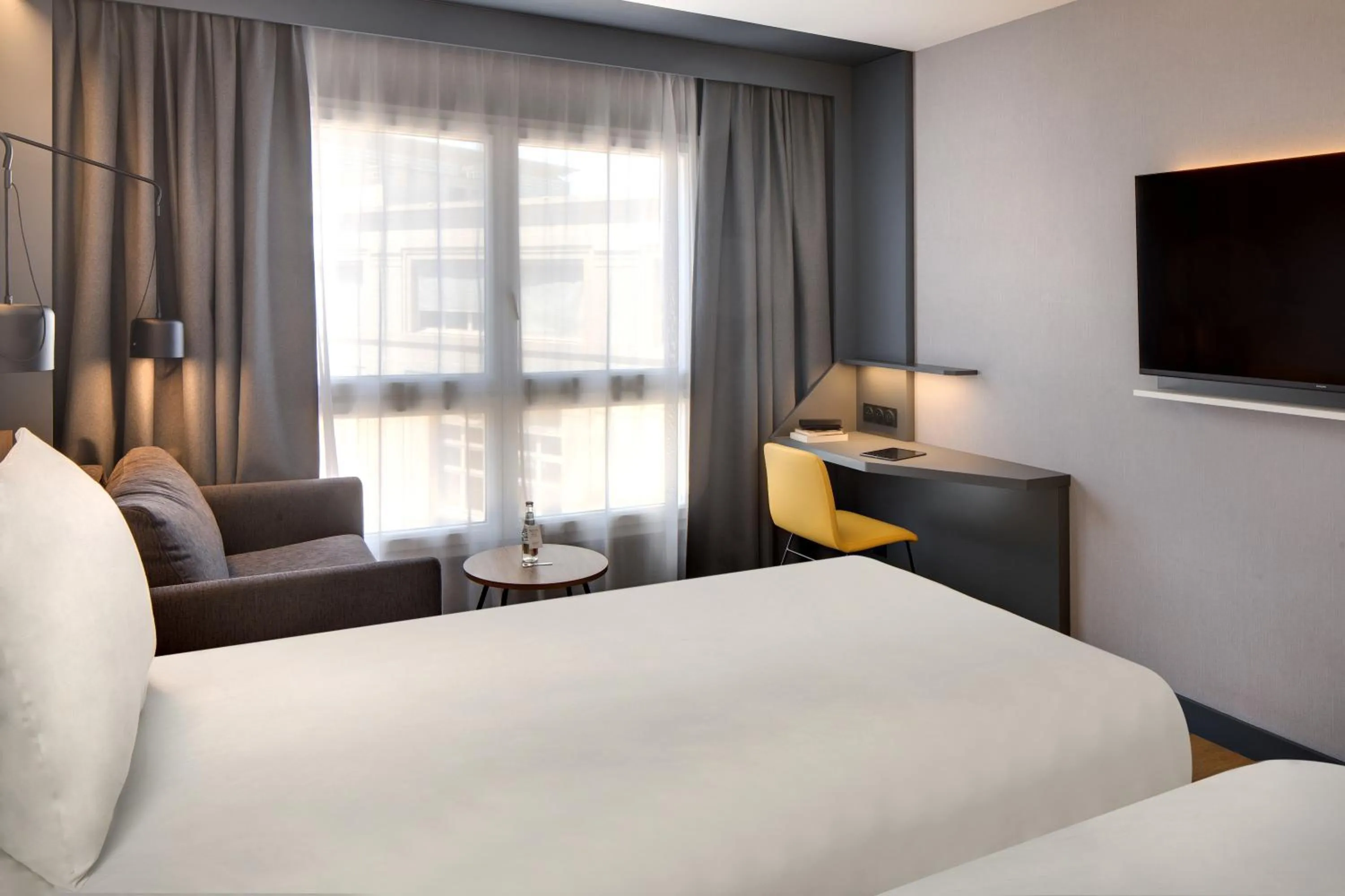 Photo of the whole room, Bed in Mercure Montpellier Centre Antigone