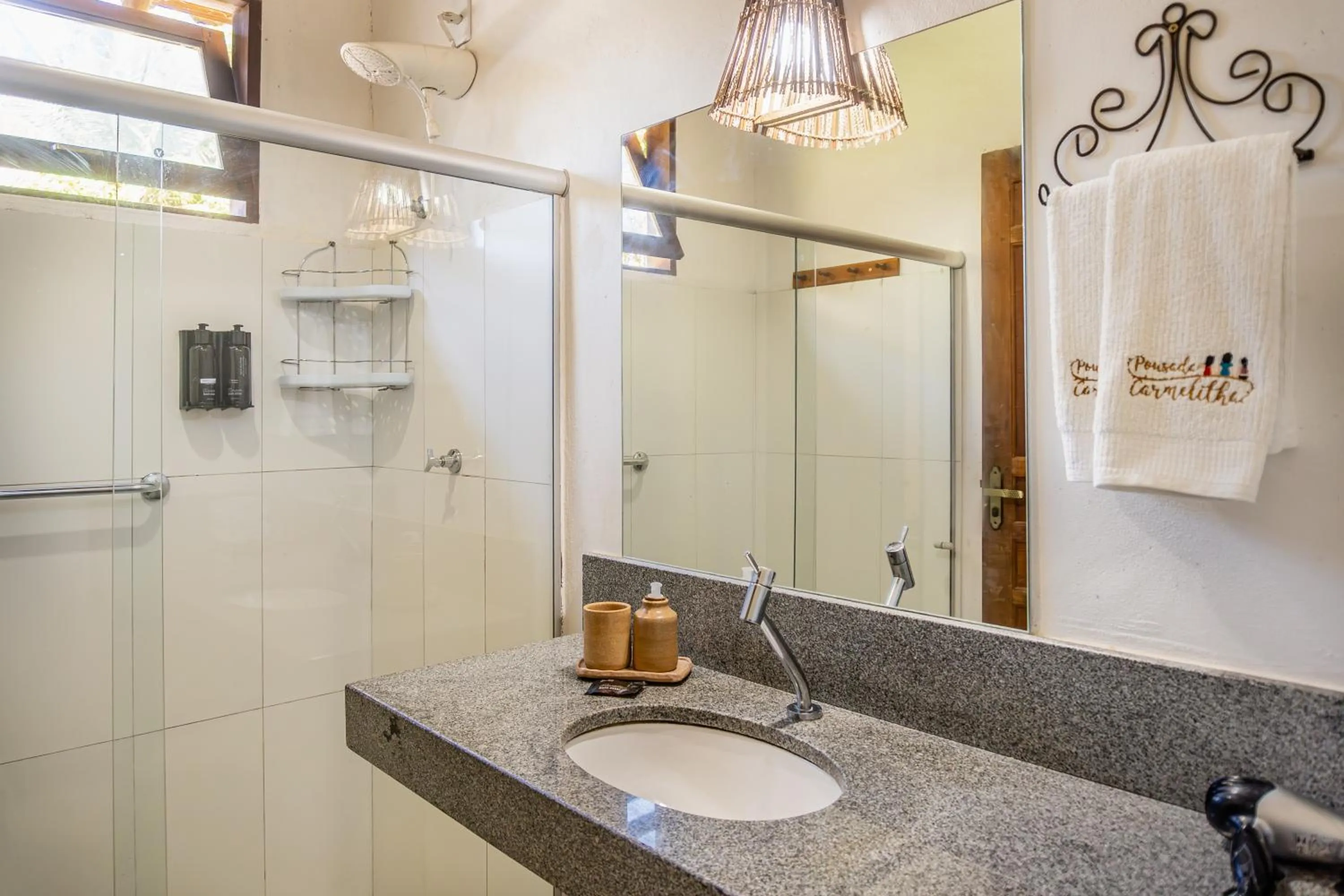 Property building in POUSADA CARMELITHA