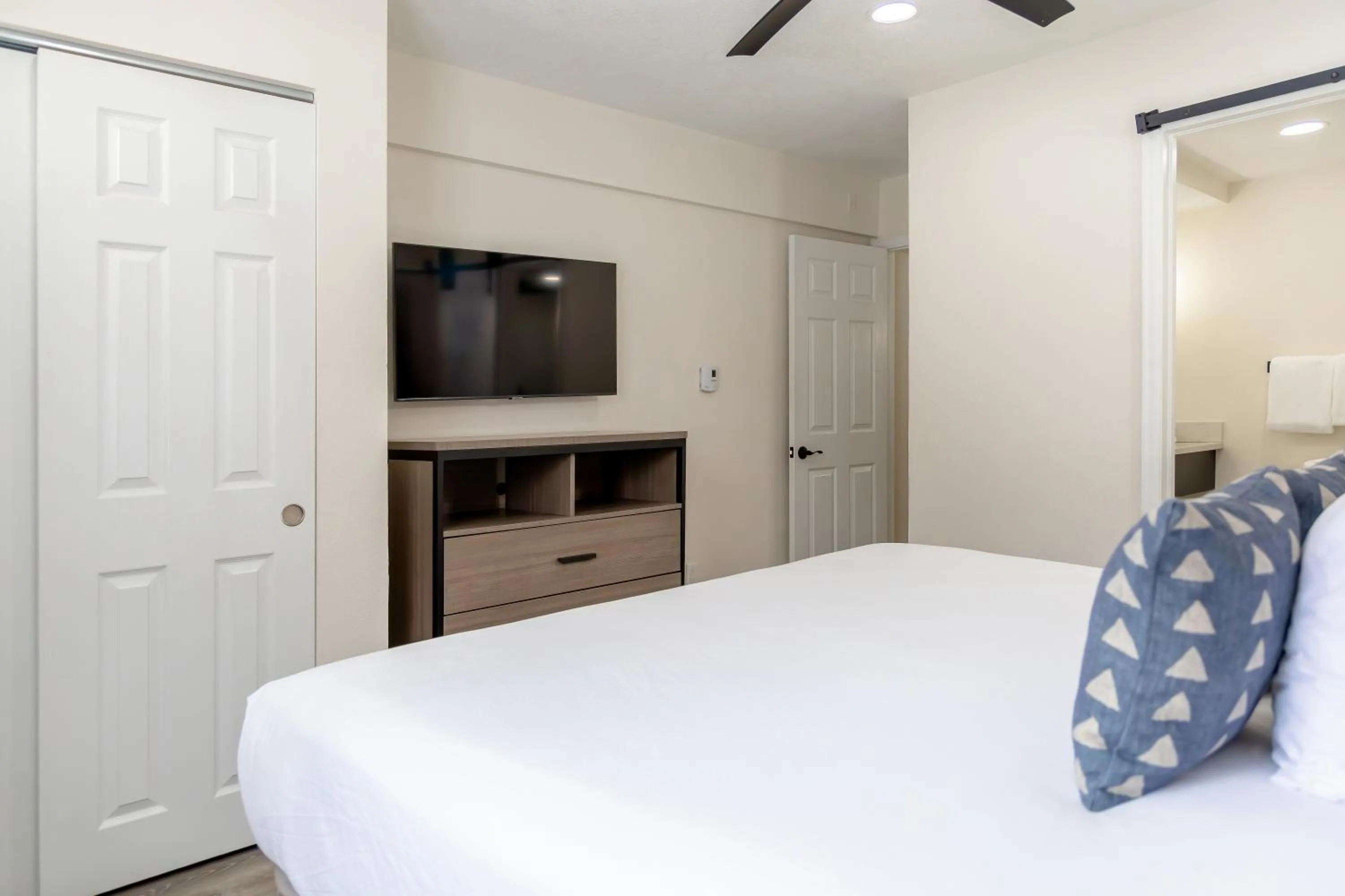 Bedroom, Bed in The Fold Hotels Steamboat Springs