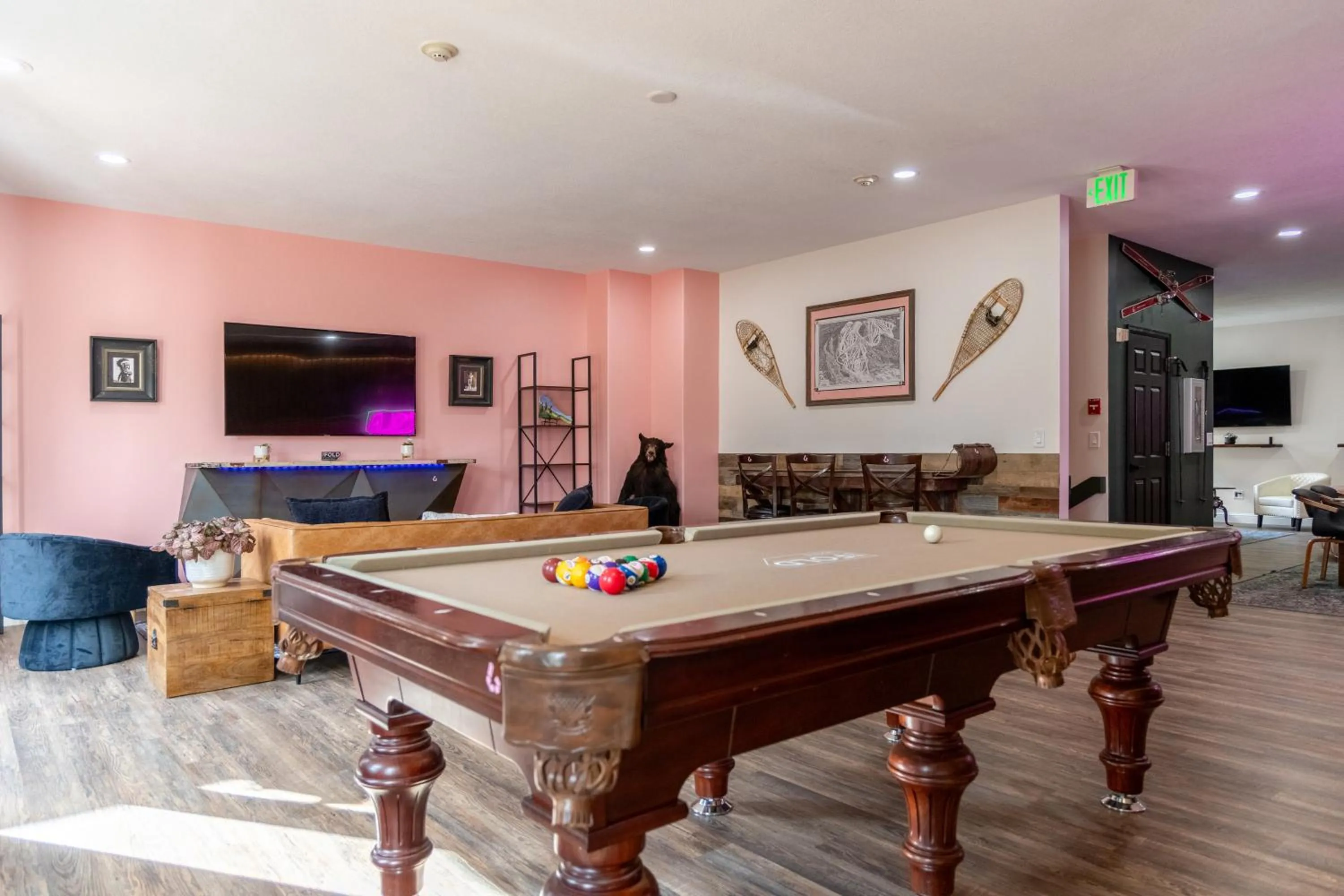 Communal lounge/ TV room in The Fold Hotels Steamboat Springs