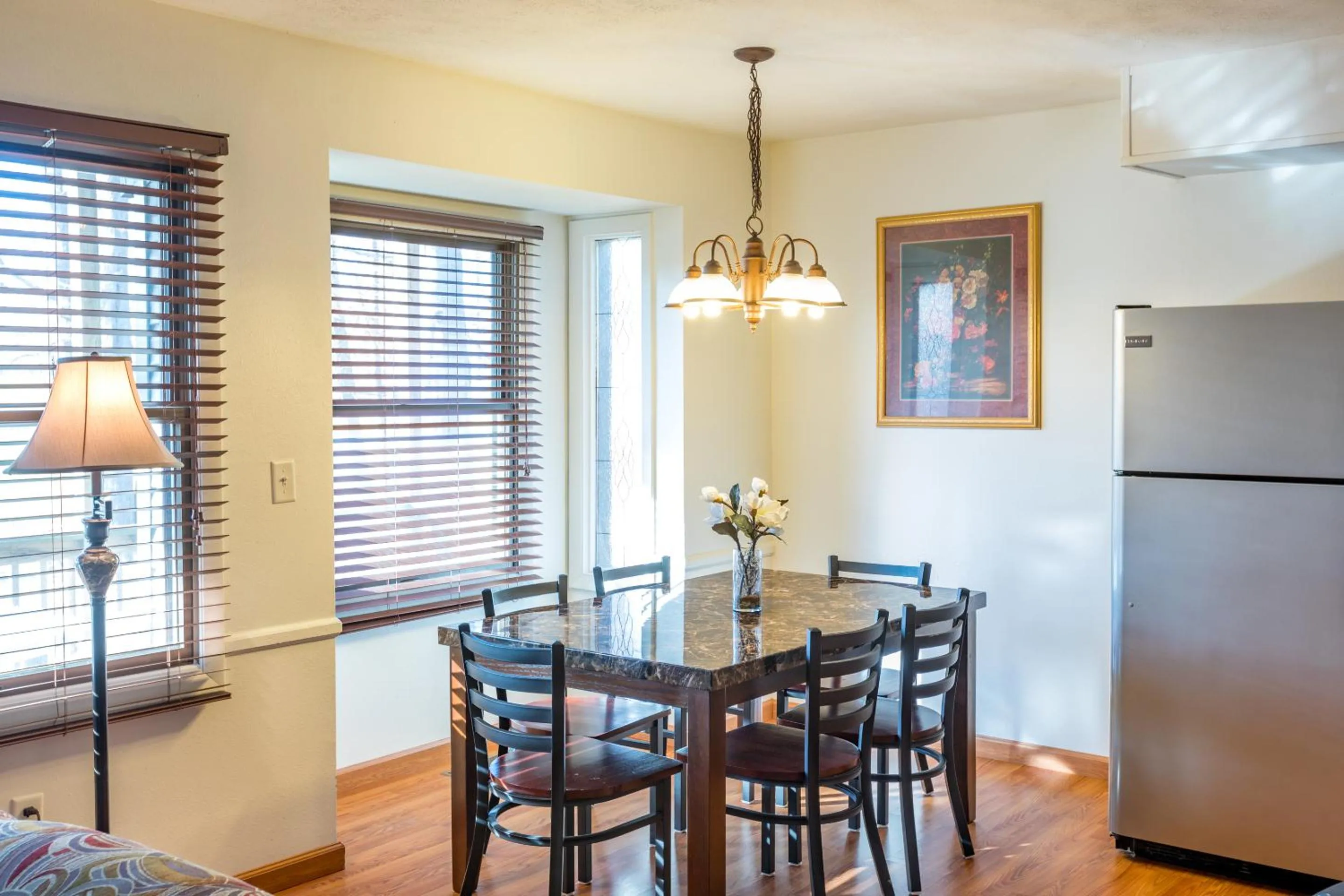 Dining area in Crown Resorts at Silverwoods